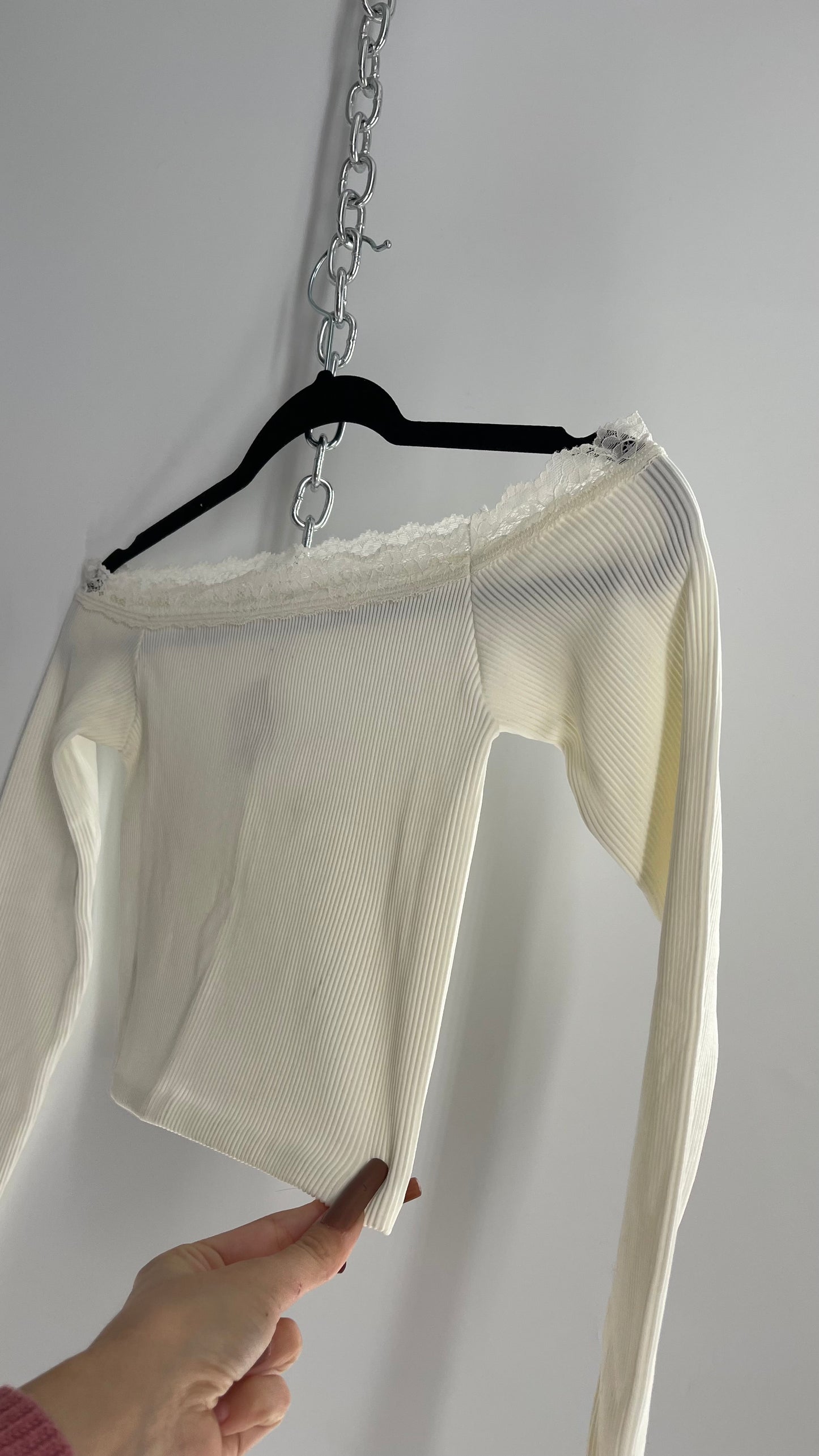 Out From Under White Ribbed Off the Shoulder Lace Neckline Long Sleeve (XS/S)
