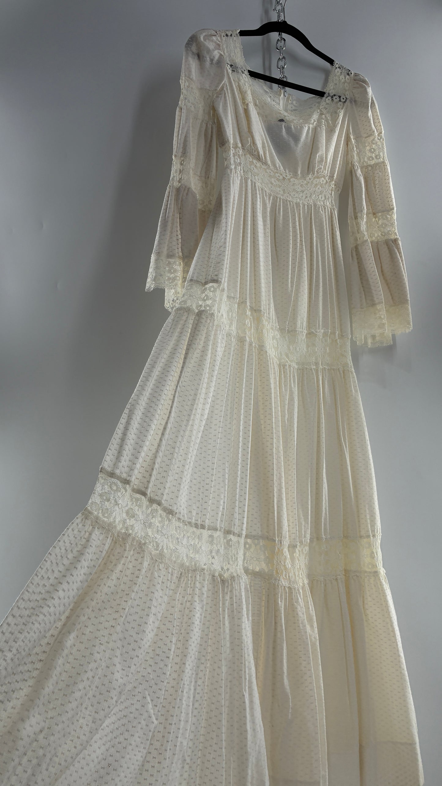 Vintage 1970s Off White Handmade Bell Sleeve Possible Wedding Gown (XS/Small)