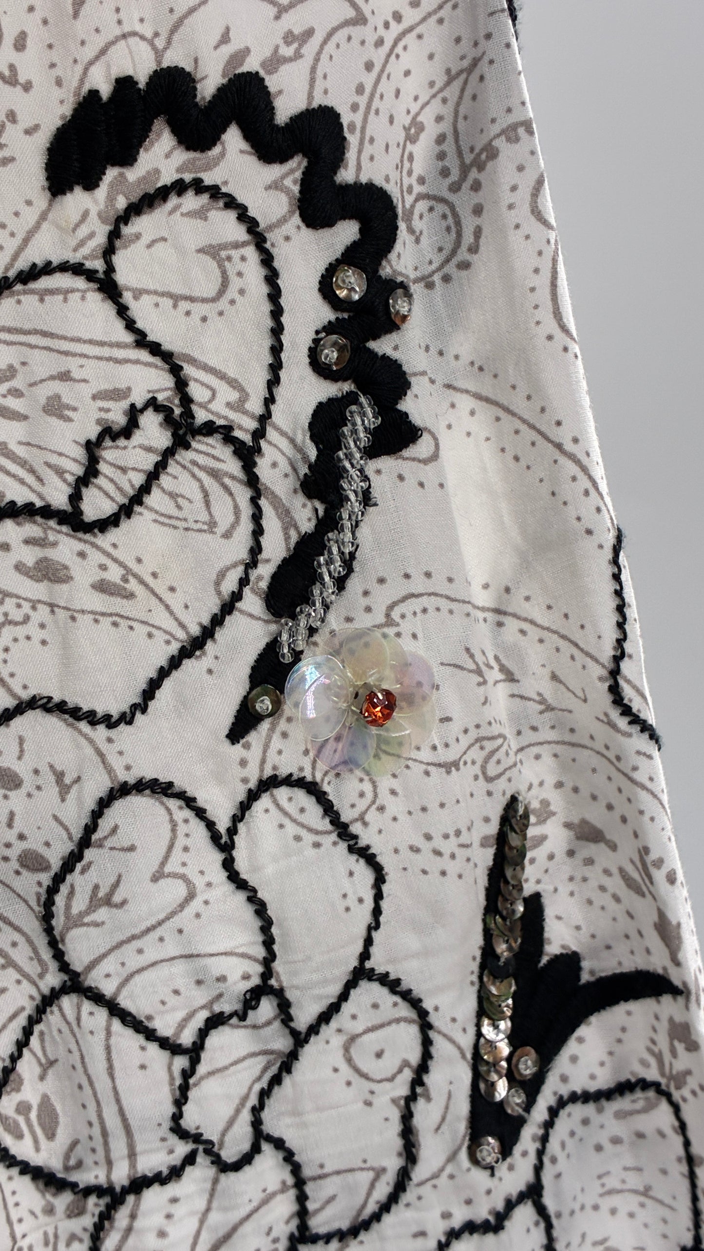 PILCRO Anthropologie Embroidered Appliqué Button Up (Small)