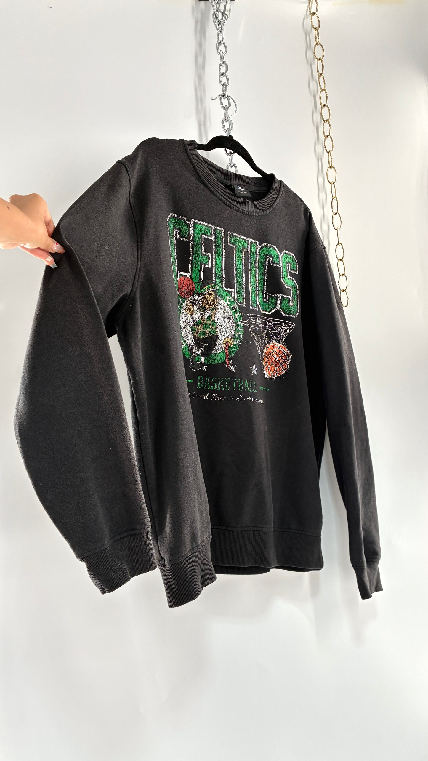 Vintage Worn In Comfy CELTICS Crewneck (XL)