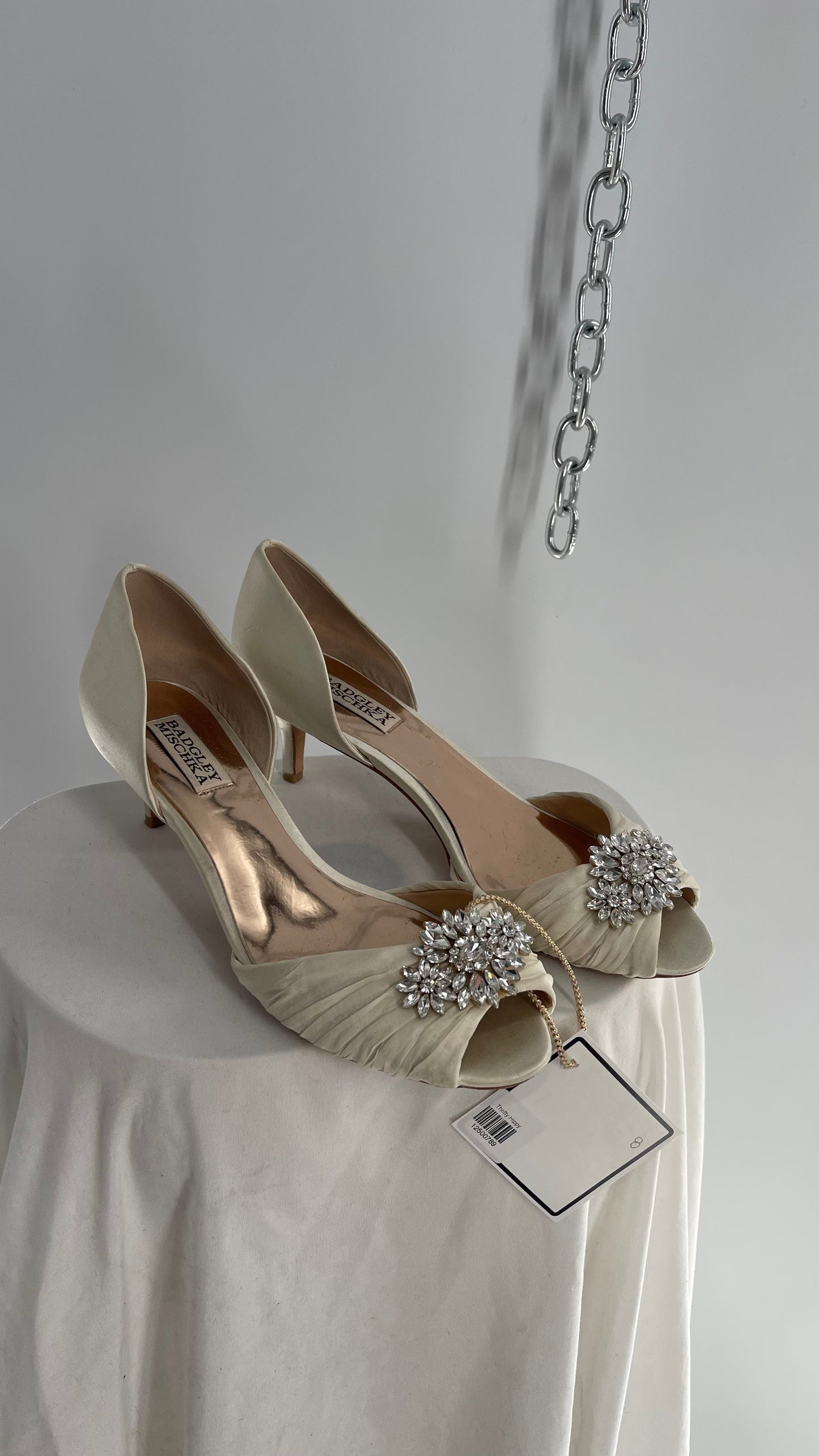 Badgley Mischka Ivory Satin Peep Toe Kitten Heel with Crystal Broche (8)