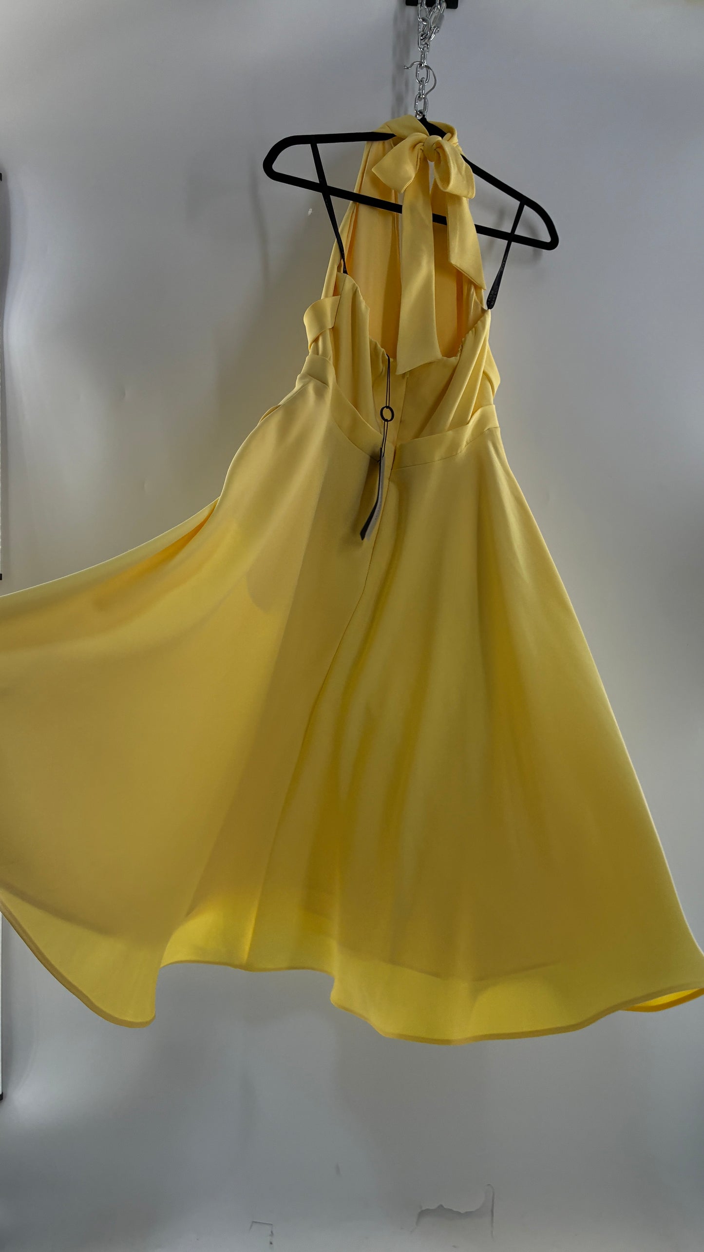 BLACK HALO Yellow High Neck Open Back 1950s Style Circle Skirt Dress with Tags Attached (8,10)