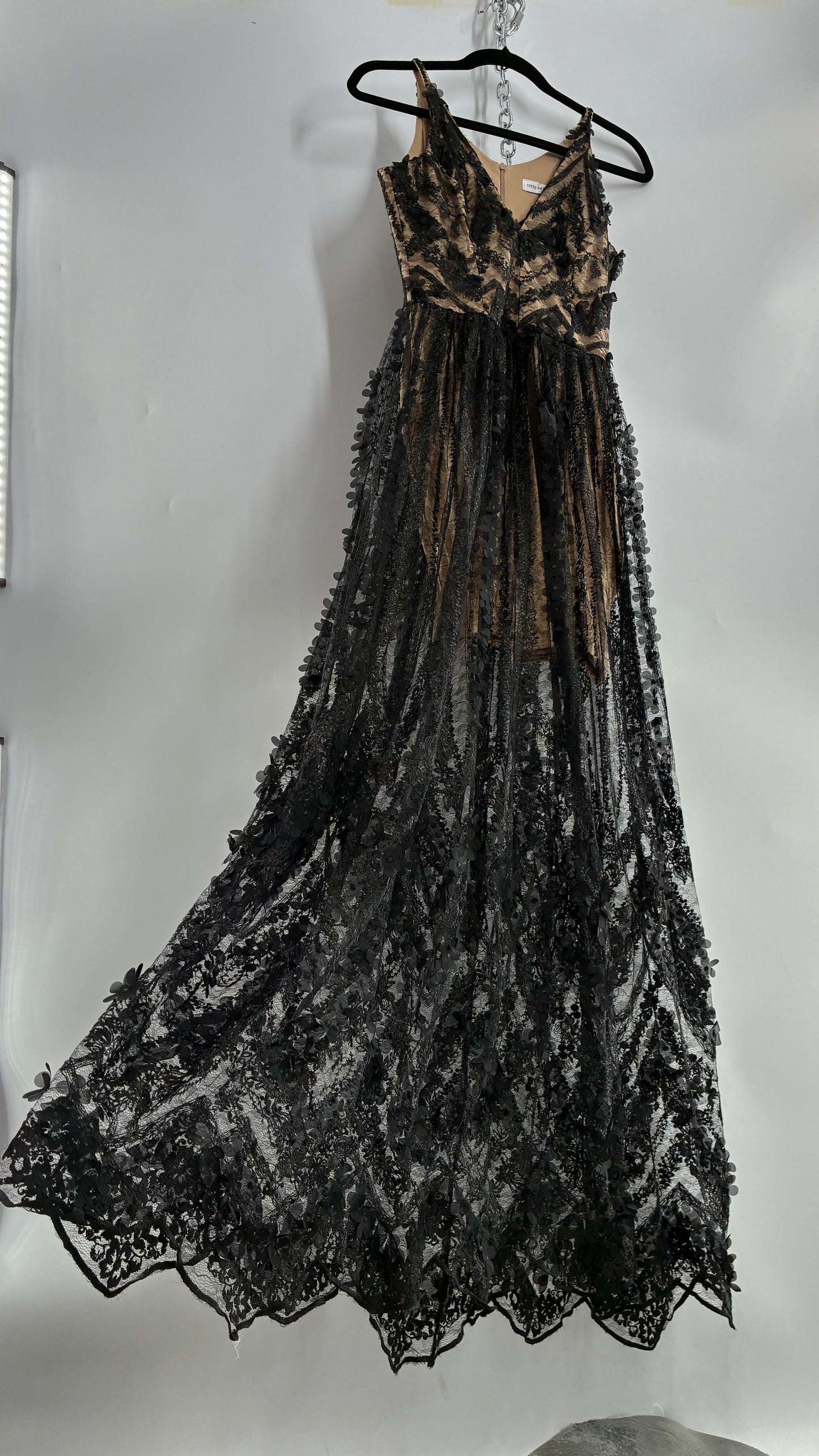 DRESS THE POPULATION Nude Underlay Black 3D Floral Lace Appliqué Overlay Dress (Small)