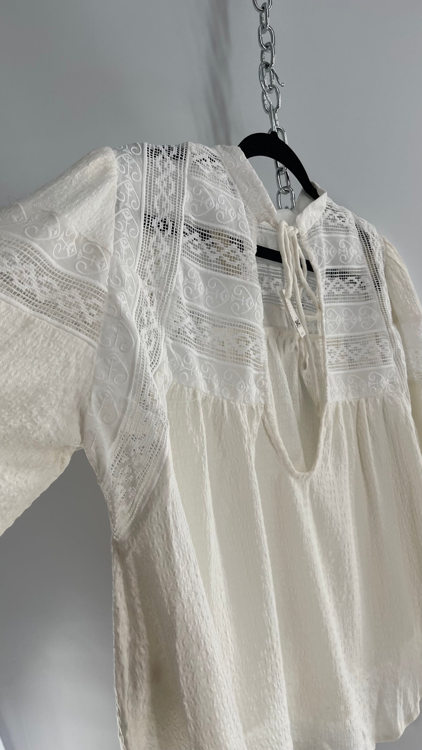 Free People Textured Off White Blouse with Lace Cuffs/Neckline and Tags Attached (Small)