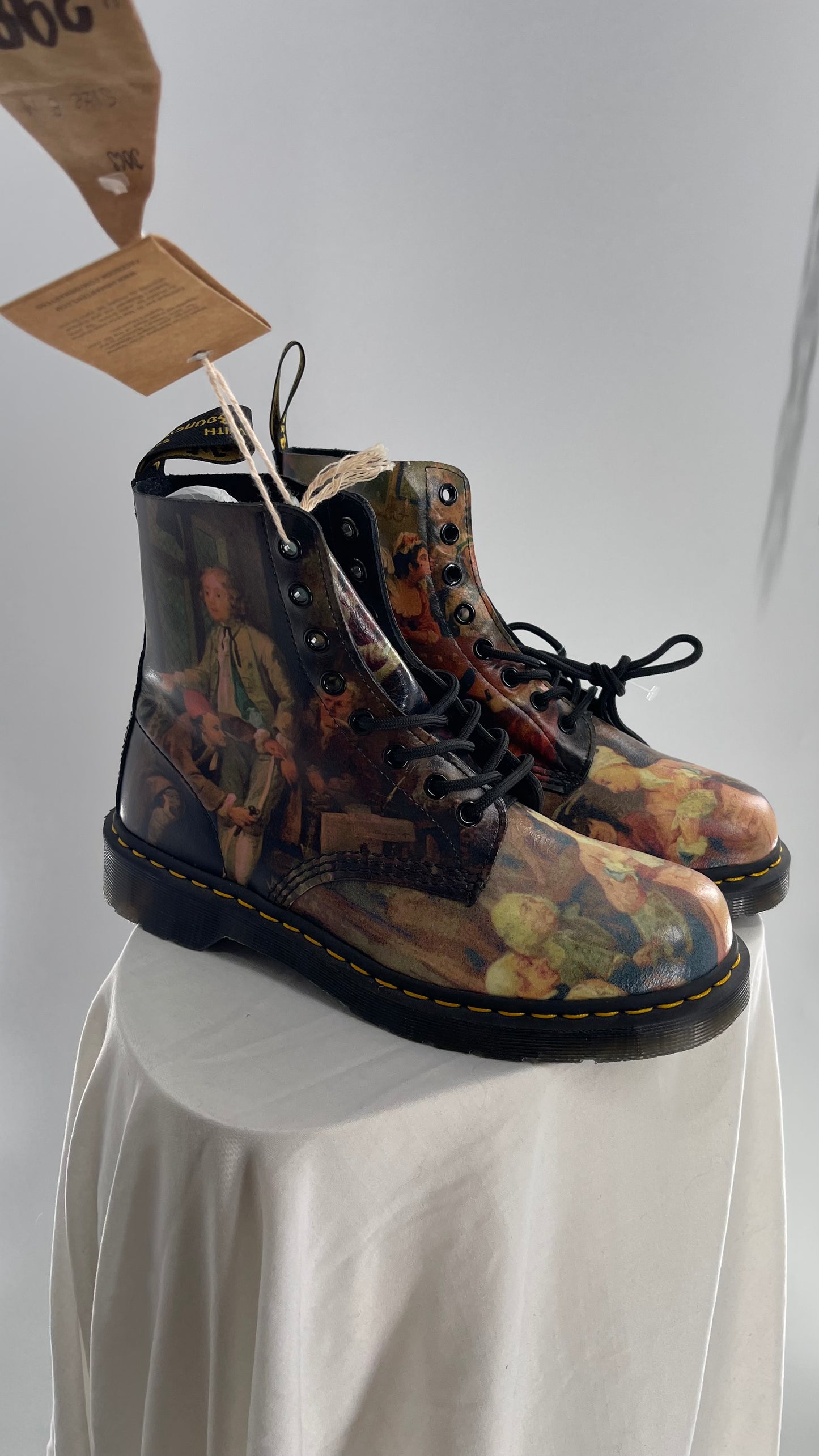 Dr Martens Men's William Hogarth Pascal 1460 Special Edition Art Museum Collection Boots. (8 M)