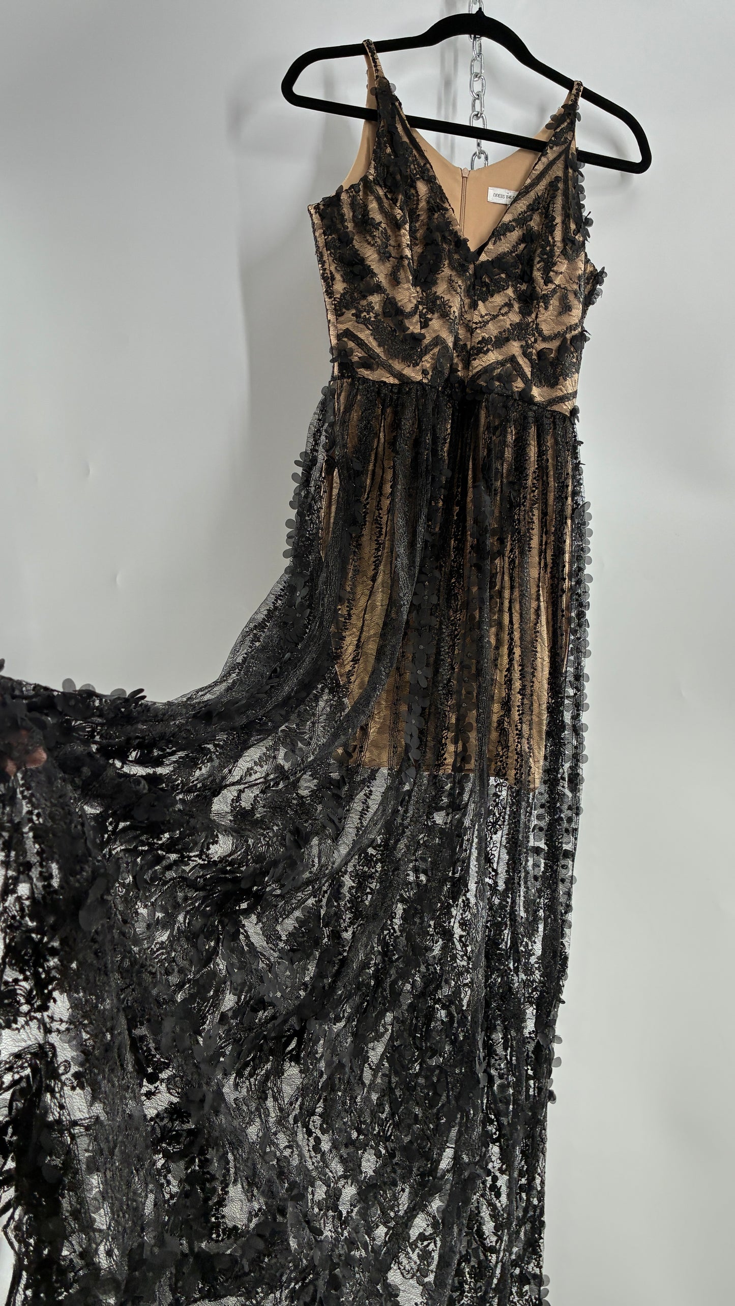 DRESS THE POPULATION Nude Underlay Black 3D Floral Lace Appliqué Overlay Dress (Small)