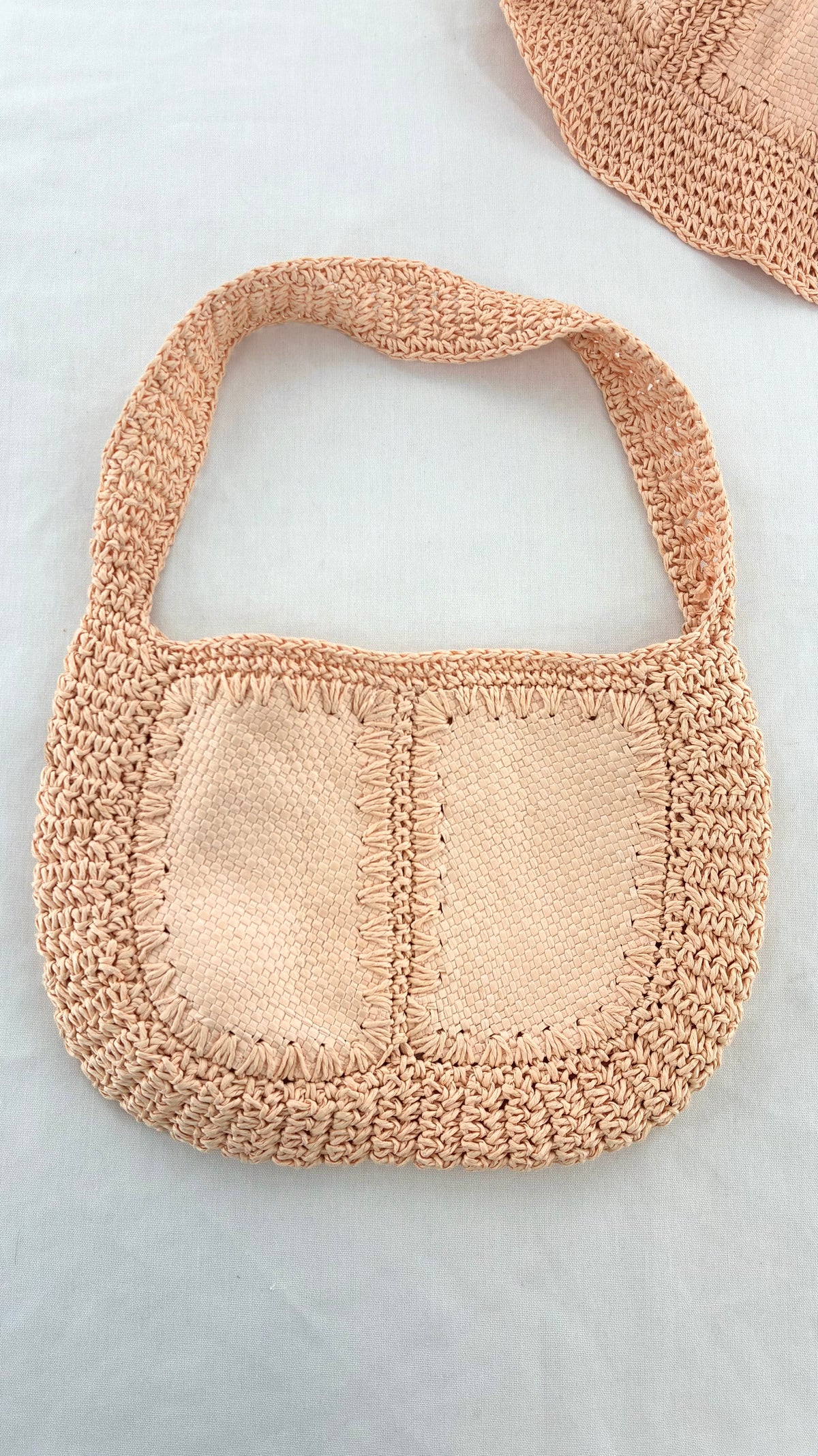 Vintage LIZ CLAIBORNE Natural Woven Shoulder Bag With Textured Border and Matching Sun Hat