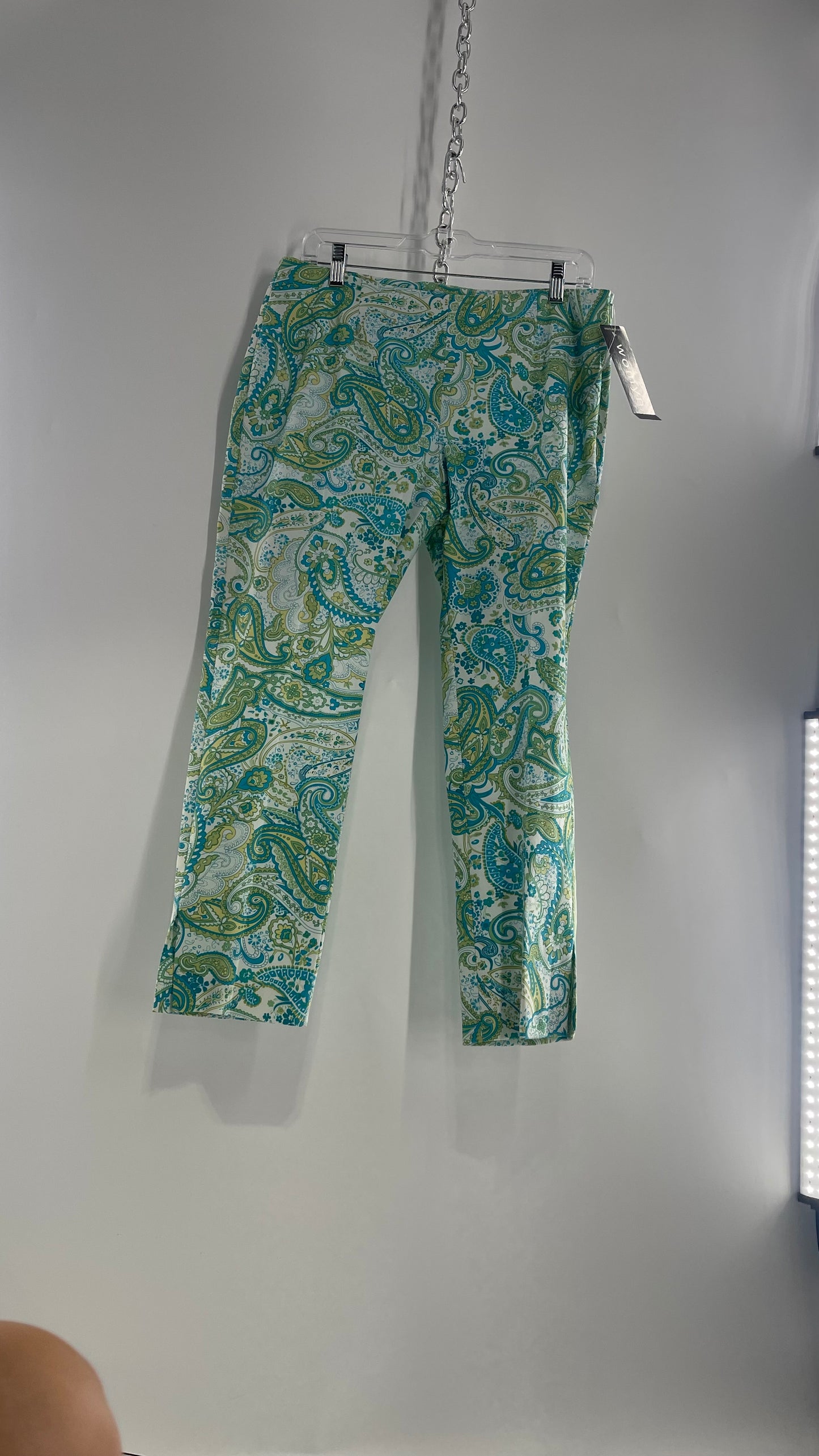 VINTAGE WOMYN Blue Green Paisley Patterned 1990s Capris with Tags Attached (12)