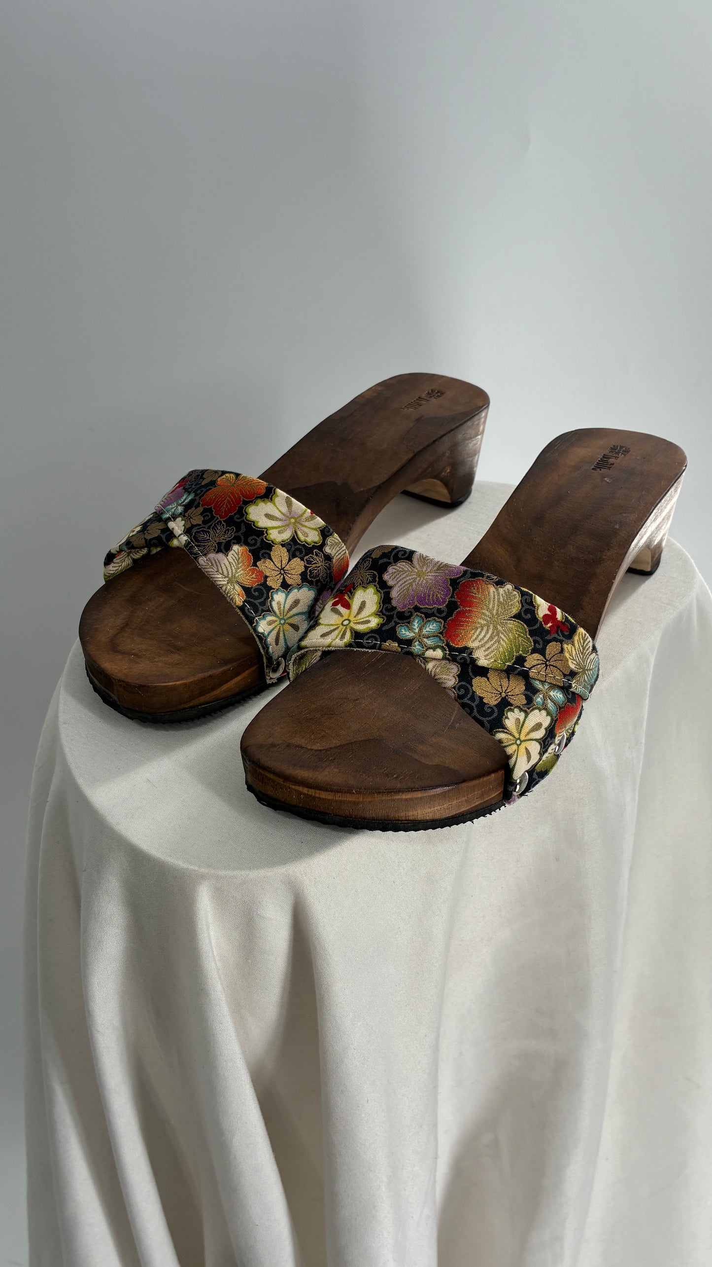 Vintage HUANG Wooden Sandal Clog with Floral Patterned Strap (8.5)