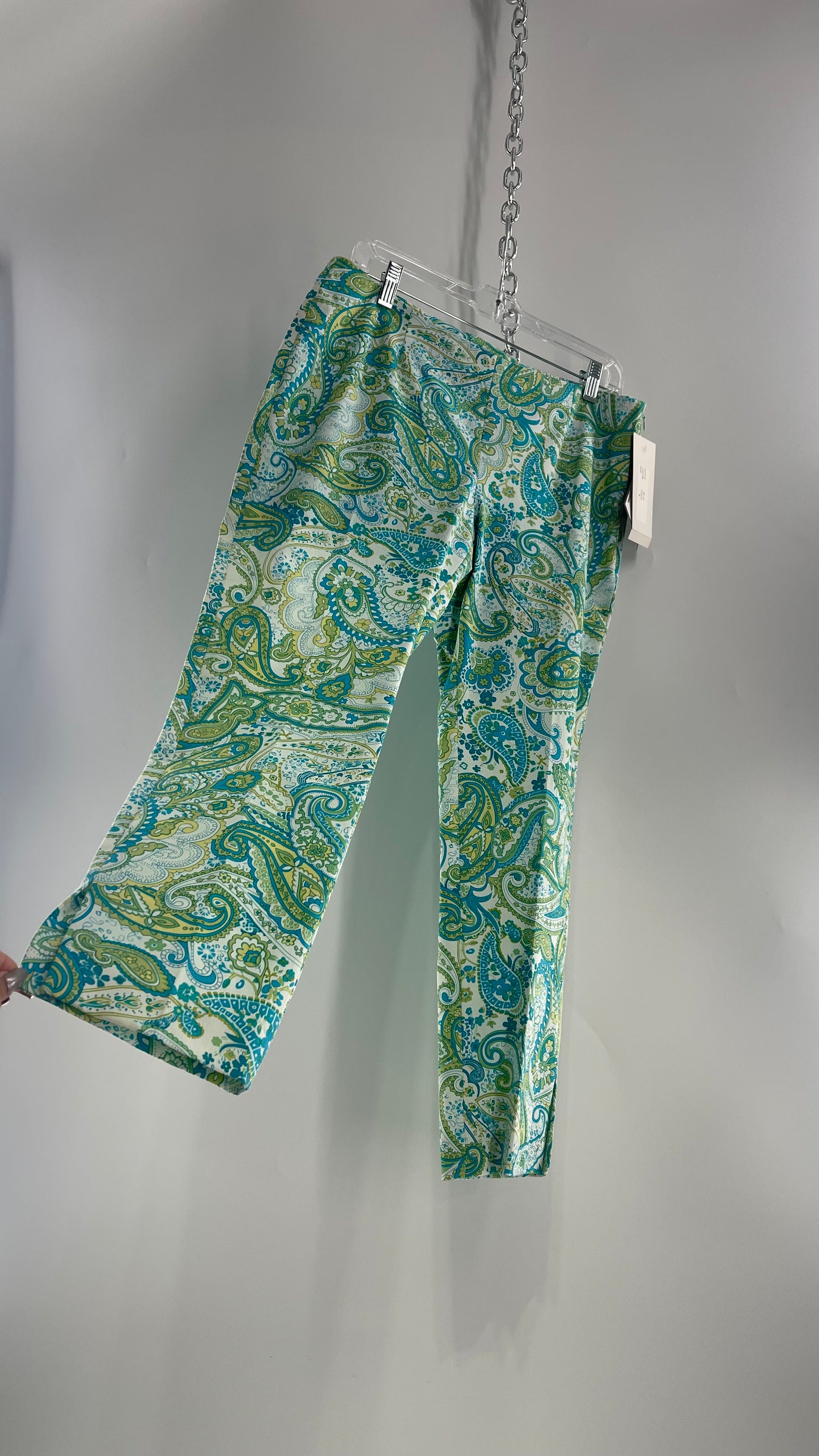 VINTAGE WOMYN Blue Green Paisley Patterned 1990s Capris with Tags Attached (12)