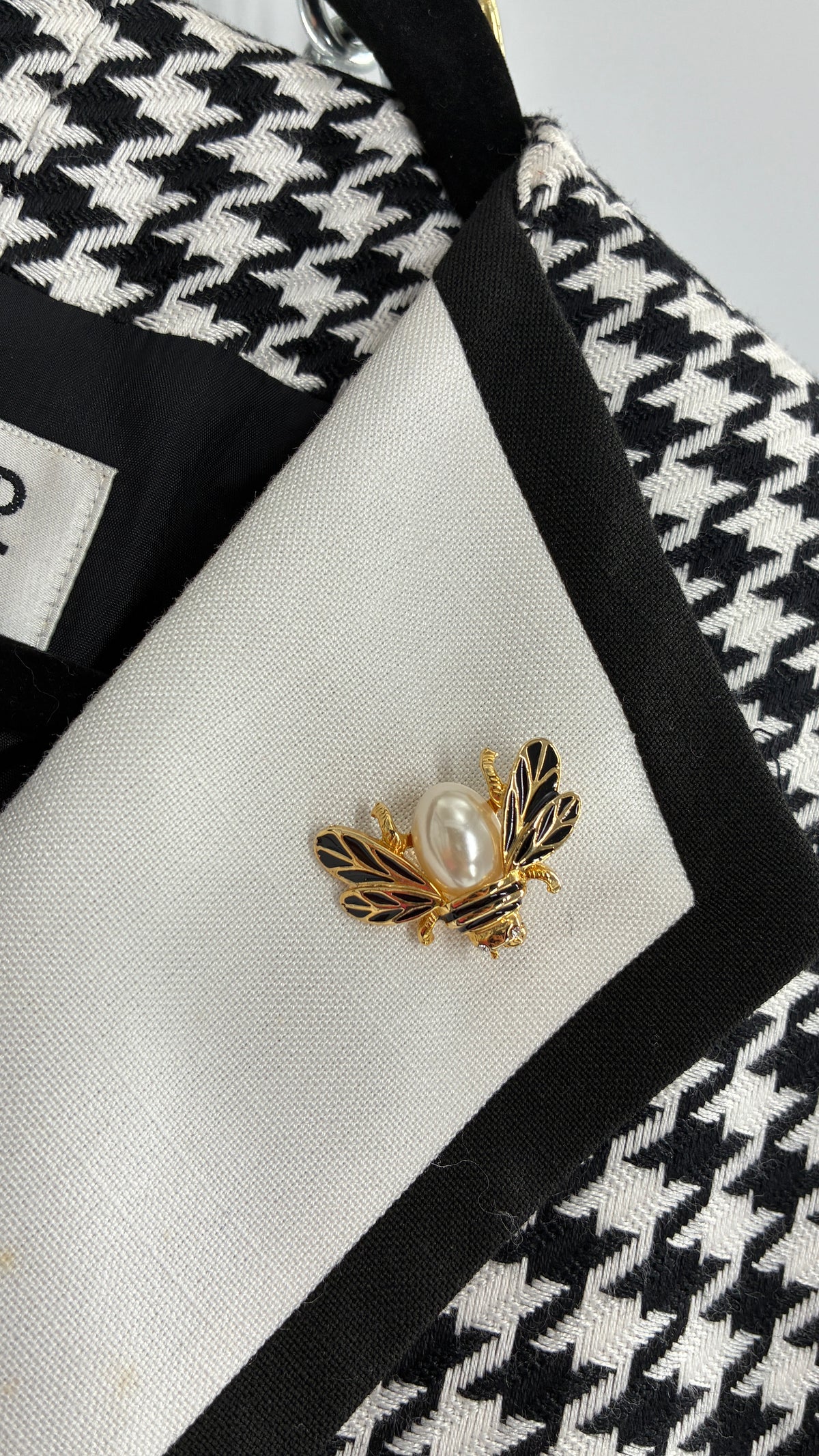 Vintage KASPER for ASL Knit Houndstooth Blazer with Gold Brooch and Pearlescent Buttons(4 Petite)