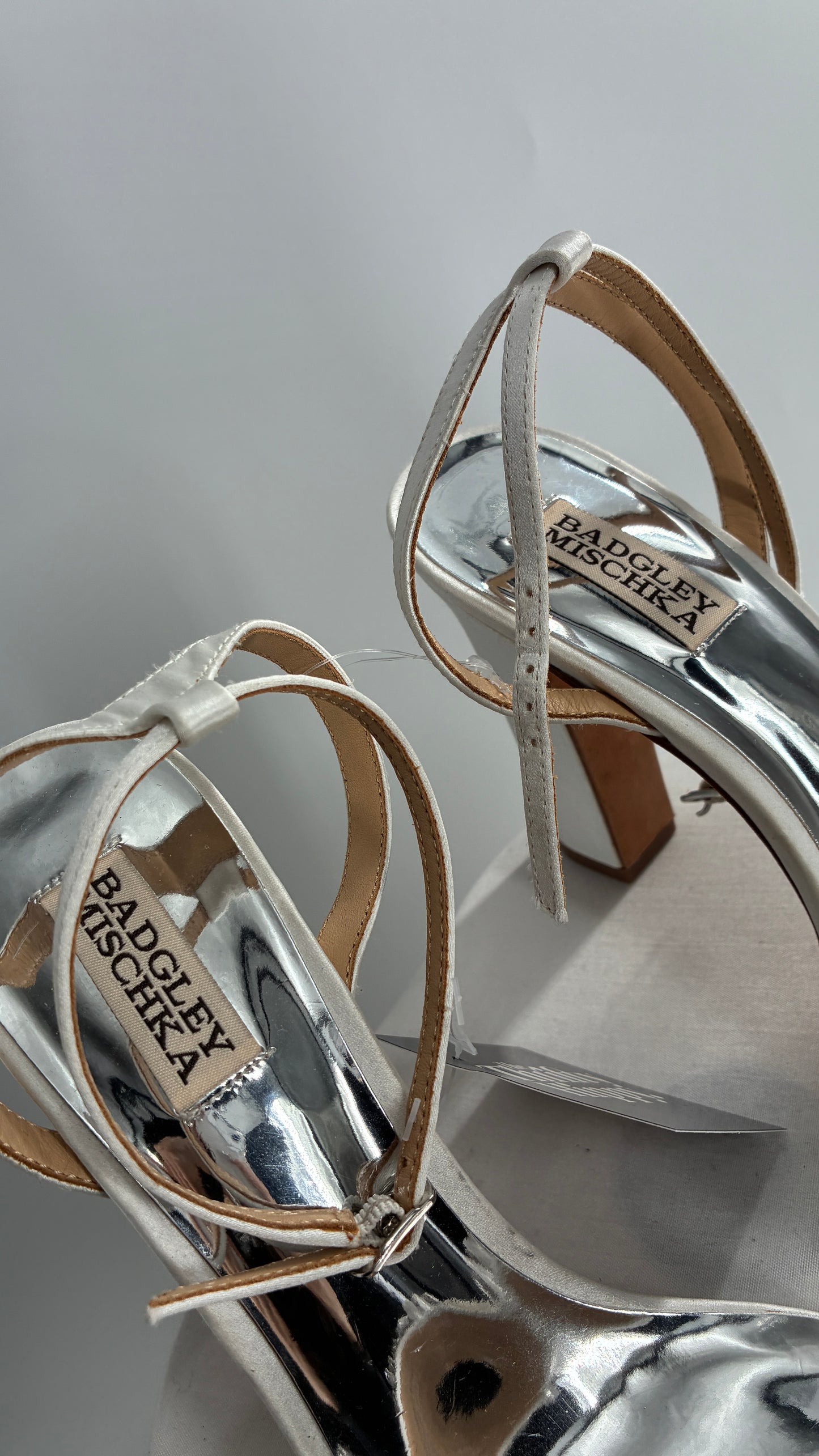 BADGLEY MISCHKA White Square Toe Embellished Florals Heels (9.5)