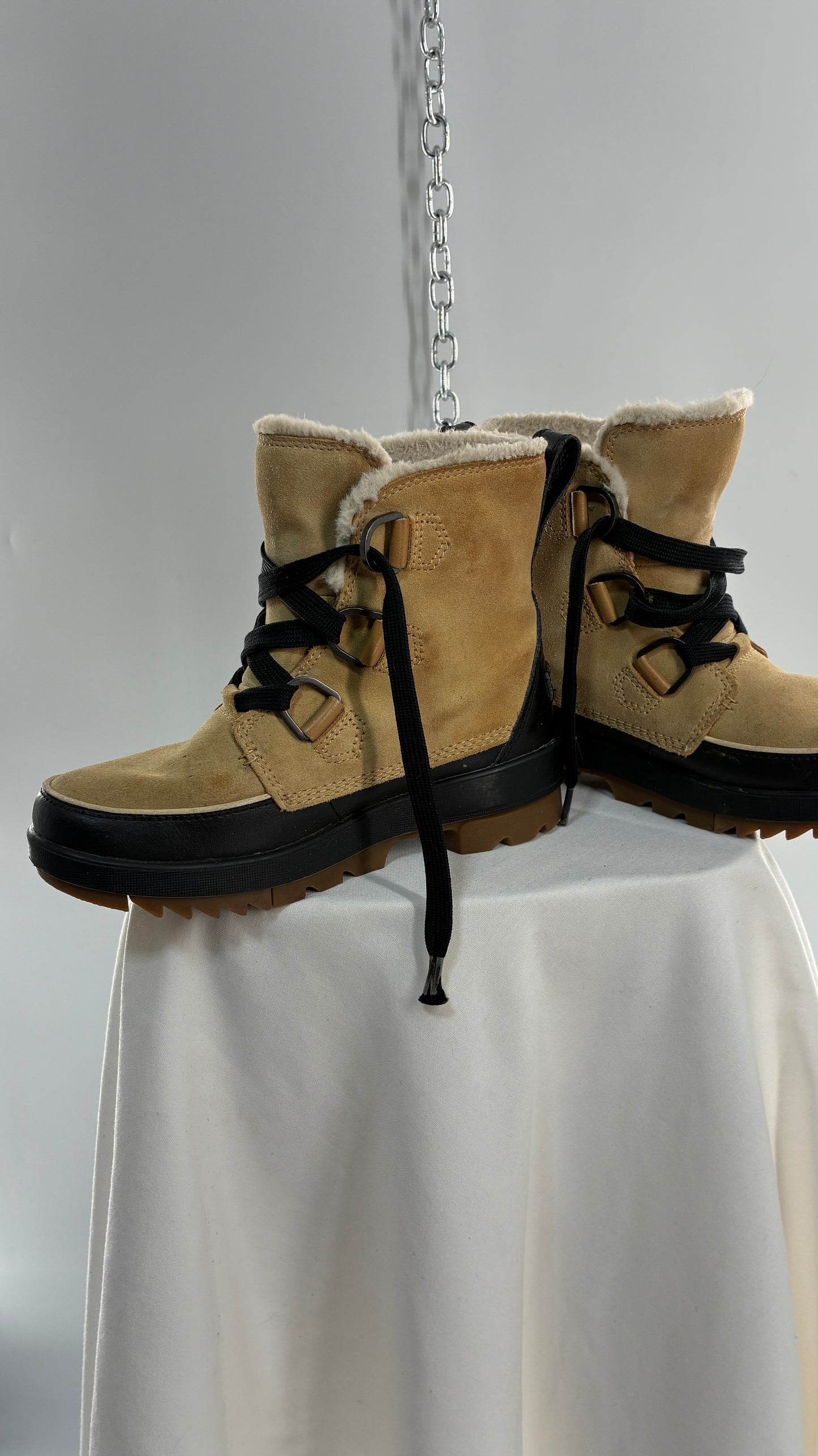SOREL Tivoli Boots Tan with Thick Black Laces (7.5)