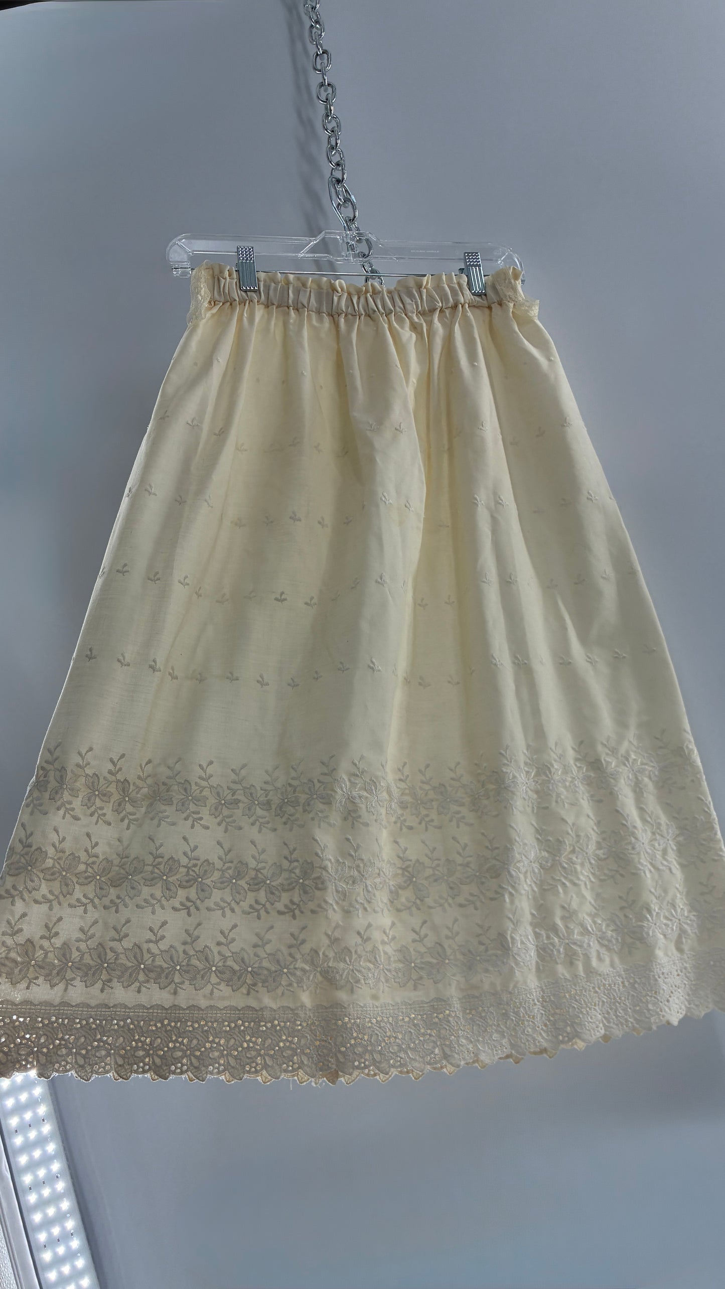 Vintage 1960s Handmade Lace Hem Cotton Skirt with Embroidered Patterning (XS/S)