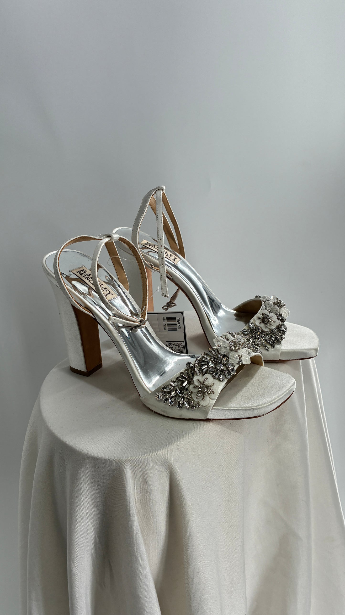 BADGLEY MISCHKA White Square Toe Embellished Florals Heels (9.5)