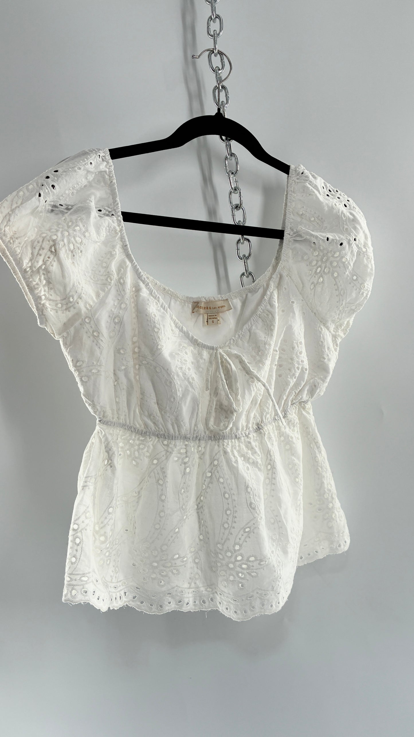 MONTEAU LA White Eyelet Lace Off the Shoulder Blouse with Cinched Under Bust (Small)