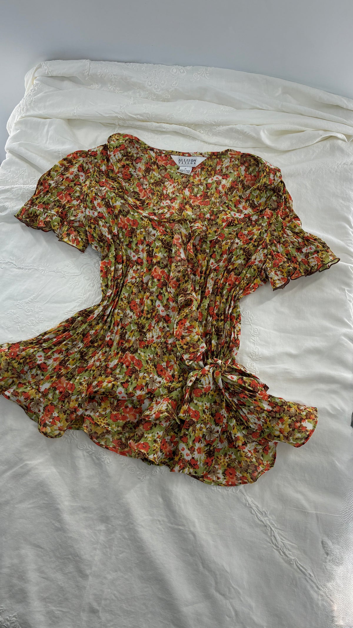 Vintage ALLISON TAYLOR Seasonal Crimped Tie Side, Puff Sleeve Blouse (Medium)