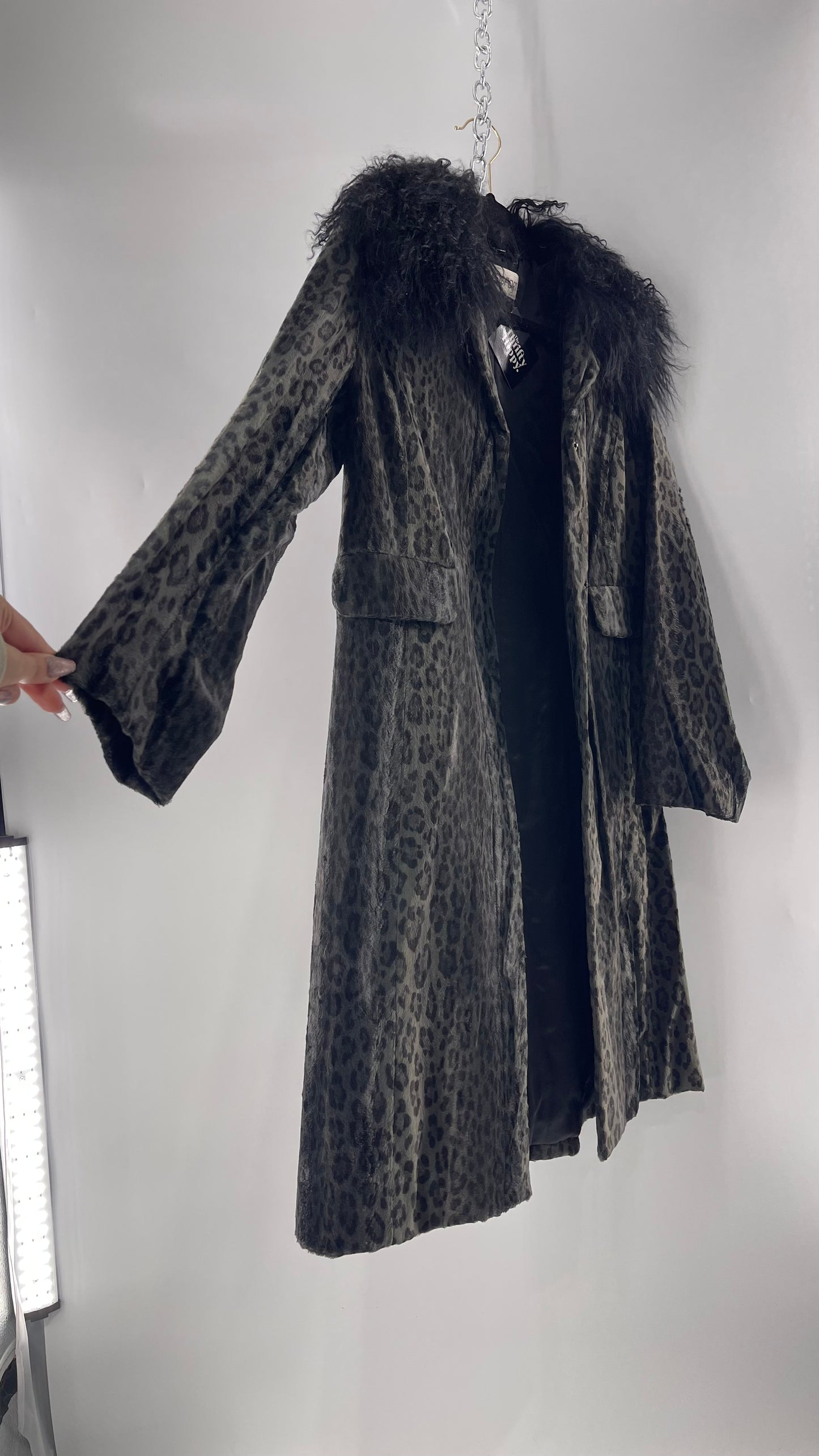 Vintage Romanian RAMOSTEPH Black/Gray Leopard Print Coat with Mongolian Fur Collar (Medium)