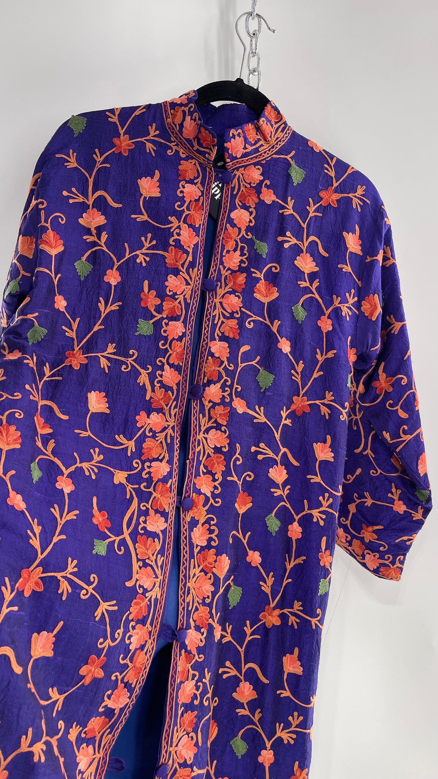 Vintage 1970s Indian Silk Long Purple Kashmiri Coat with Contrasting Embroidered Coral/Salmon Florals (S/M)