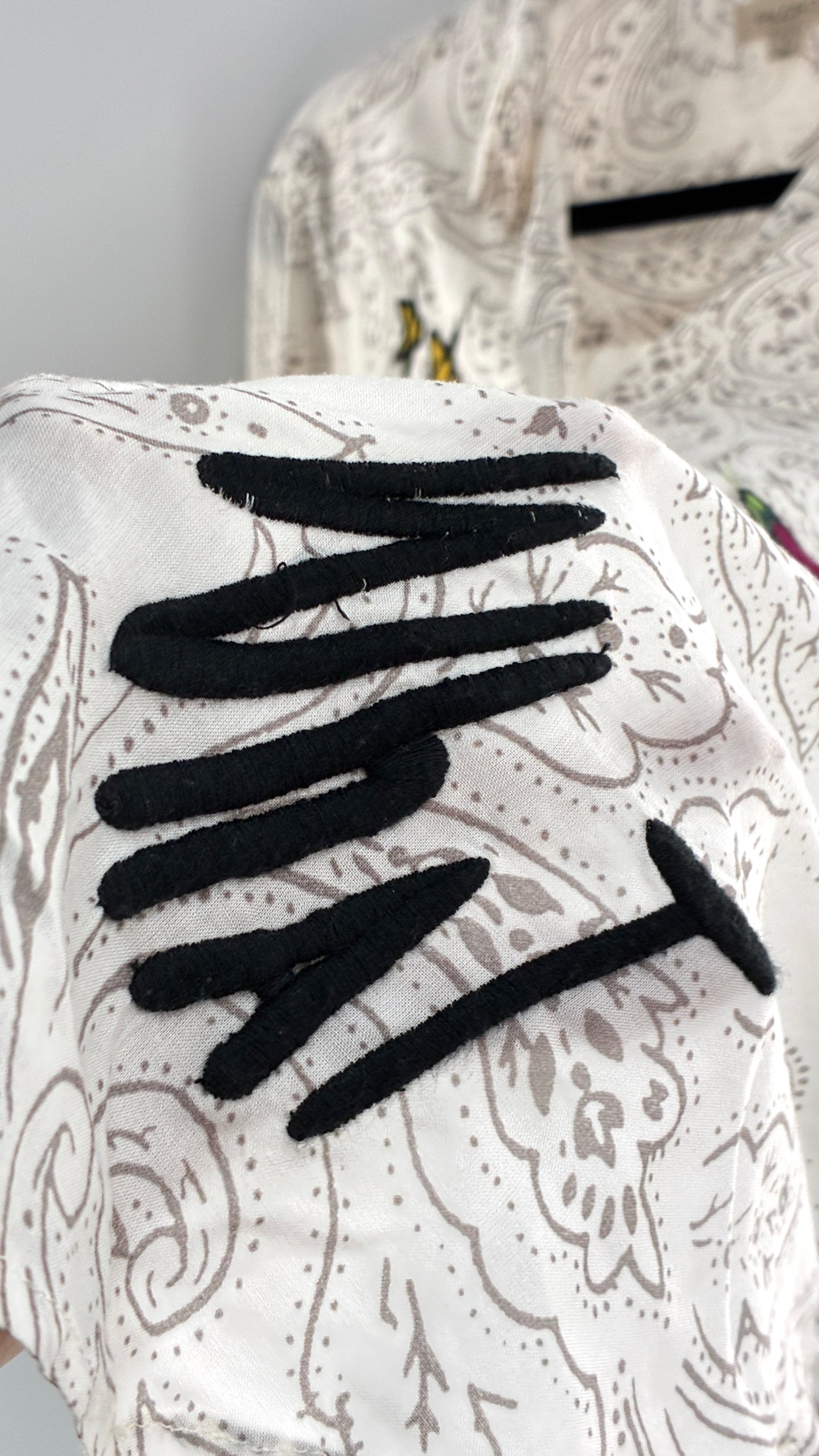 PILCRO Anthropologie Embroidered Appliqué Button Up (Small)