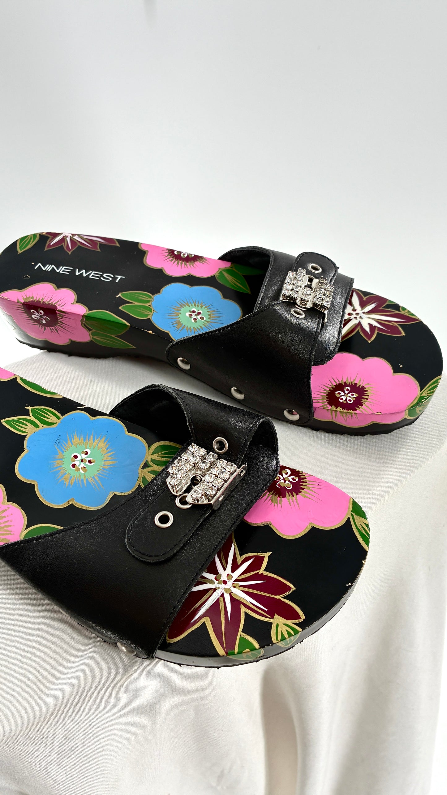 Vintage NINE WEST Black Clog Sandal with Colorful Hand Painted Flowers (7.5)