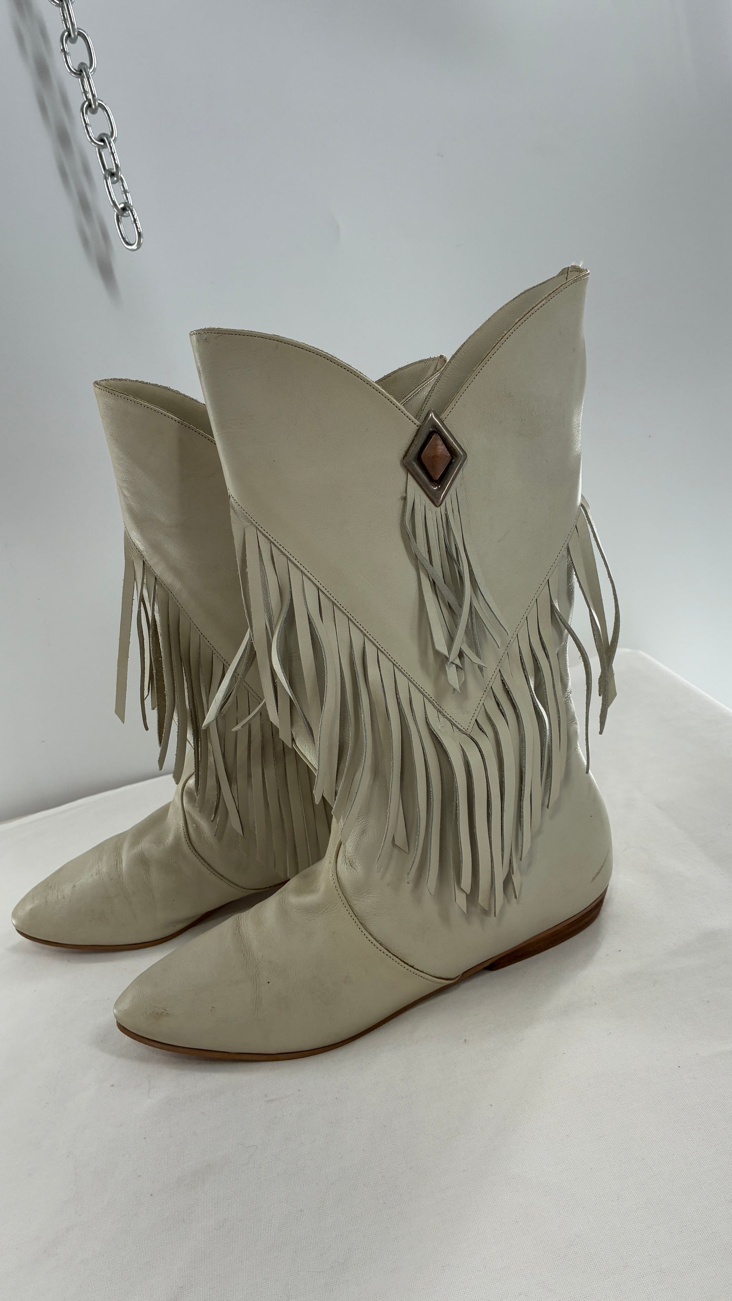 LJ SIMONE NEW YORK Off White, Slouchy Genuine Leather Fringed Boots (6.5)