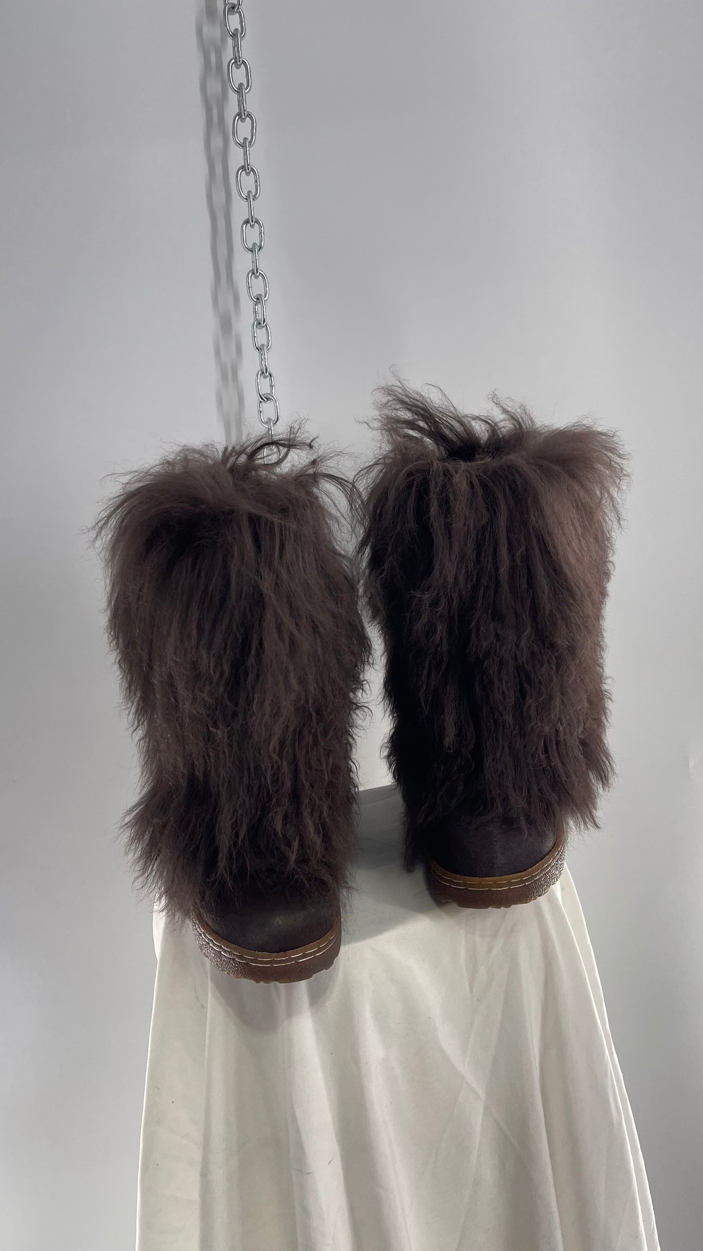 Vintage BEARPAW Boetis Chocolate Cow Hair and Curly Lamb Fur Exaggerated Fuzzy Boots (7)