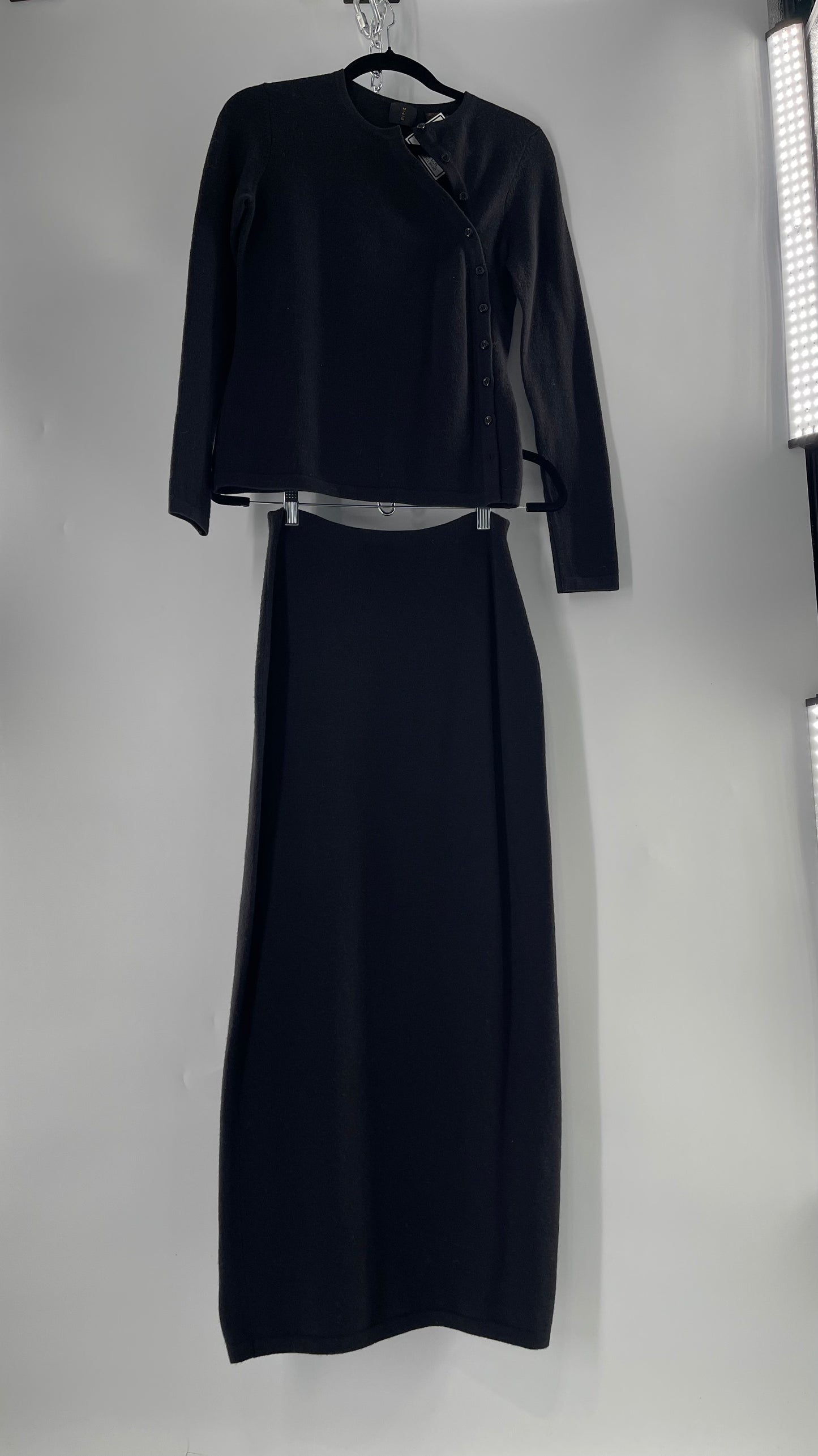 Vintage MAGASCHONI 80% Wool and 20% Spandex Black Button Front Long Sleeve and Midi Skirt (XS)