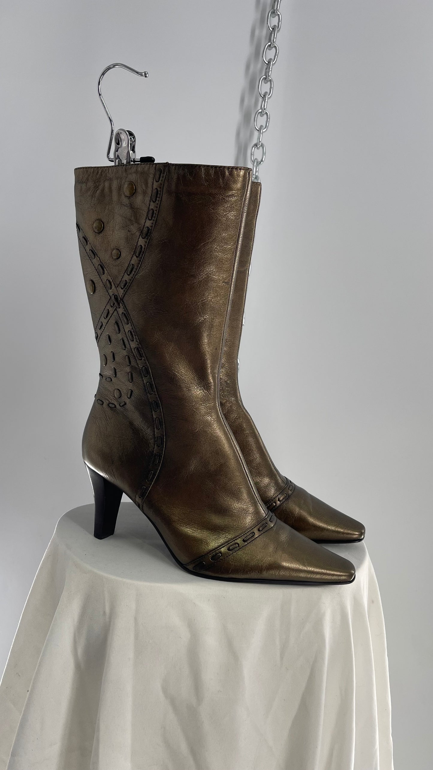 Vintage BANDOLINO Bronze Metallic Pointed Toe Boots with Leather Stitching and Studded Details (7)