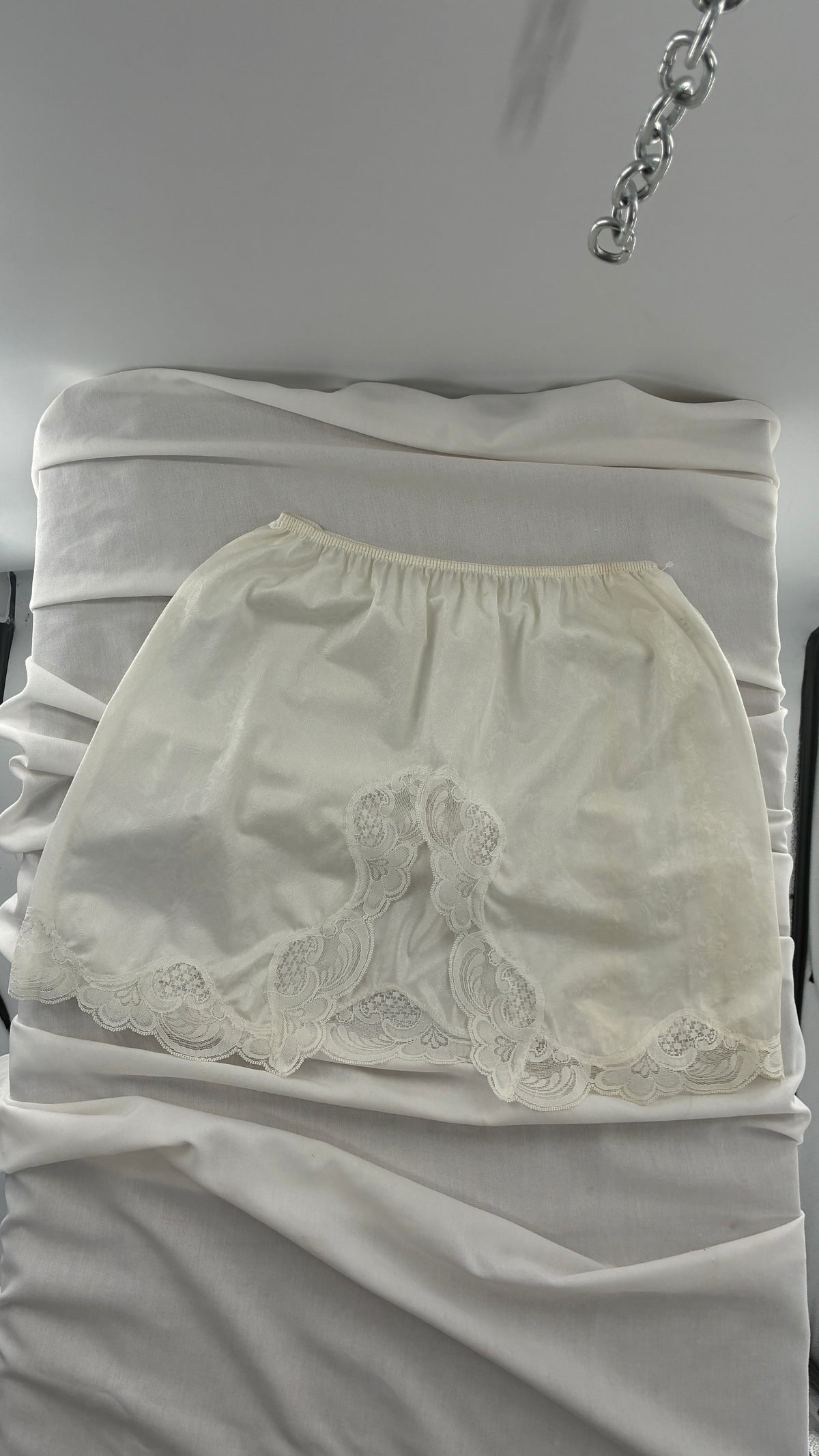 Vintage Ilusión Ivory Silky Slip Mini Paisley Skirt with Scalloped Lace Trim Hem (XL)