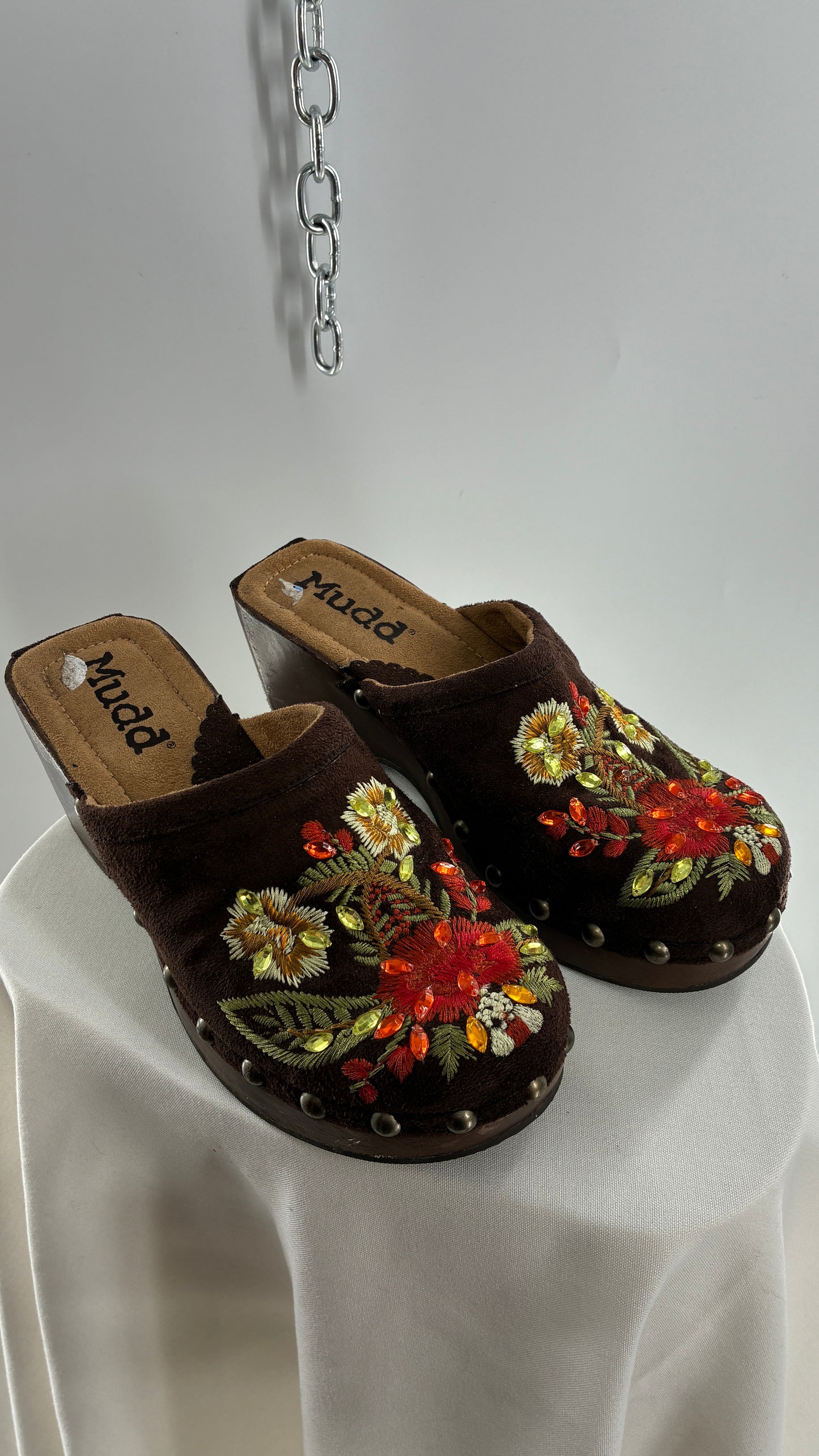 Vintage MUDD Brown Clog with Side Studding and Embroidered Details (6.5)