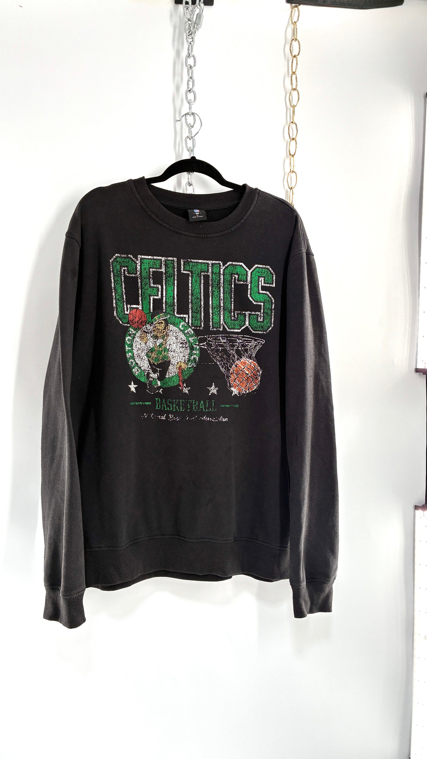 Vintage Worn In Comfy CELTICS Crewneck (XL)