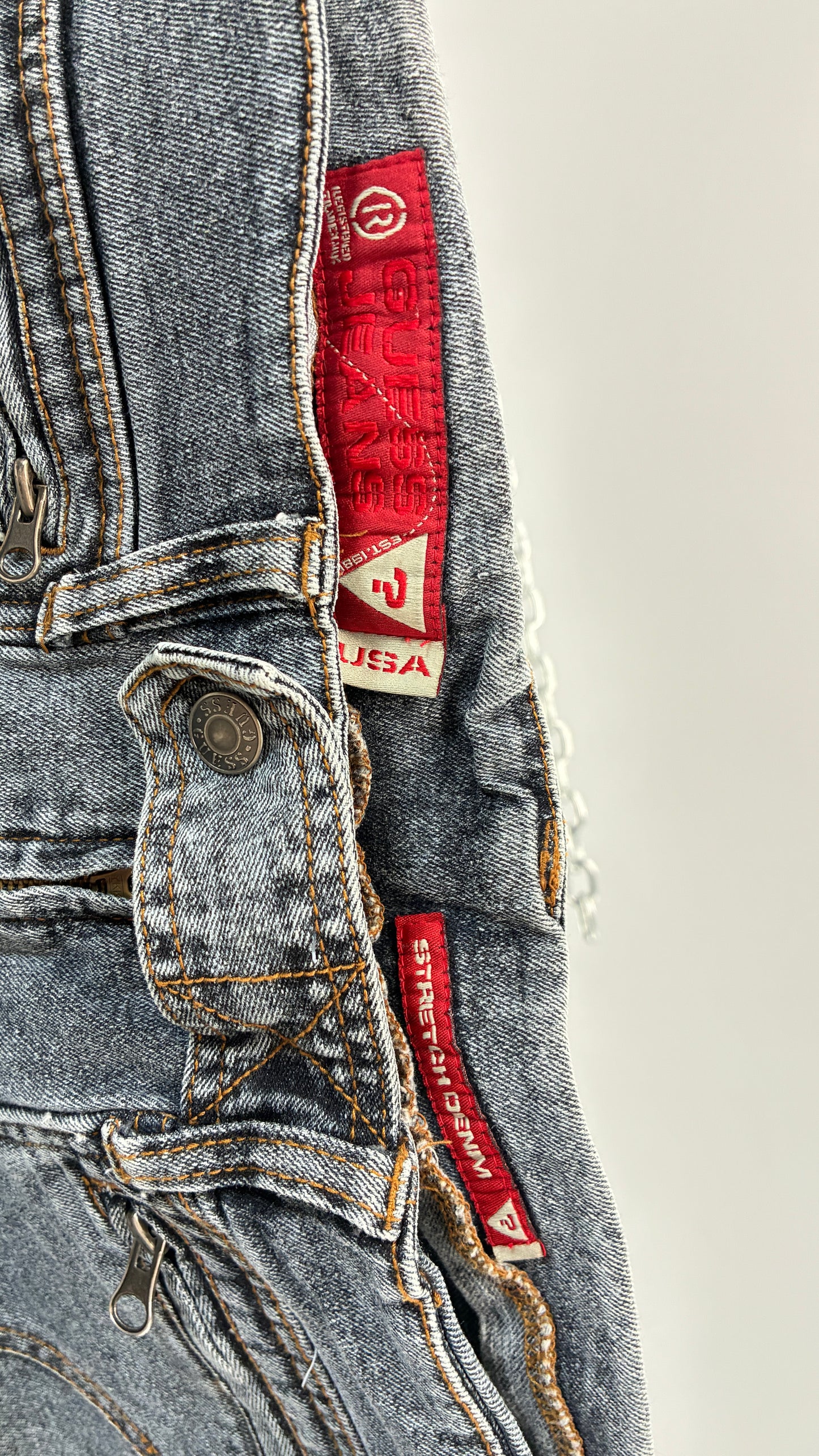 Vintage GUESS JEANS Stone Wash Jeans with Front Zipper Closure (30)