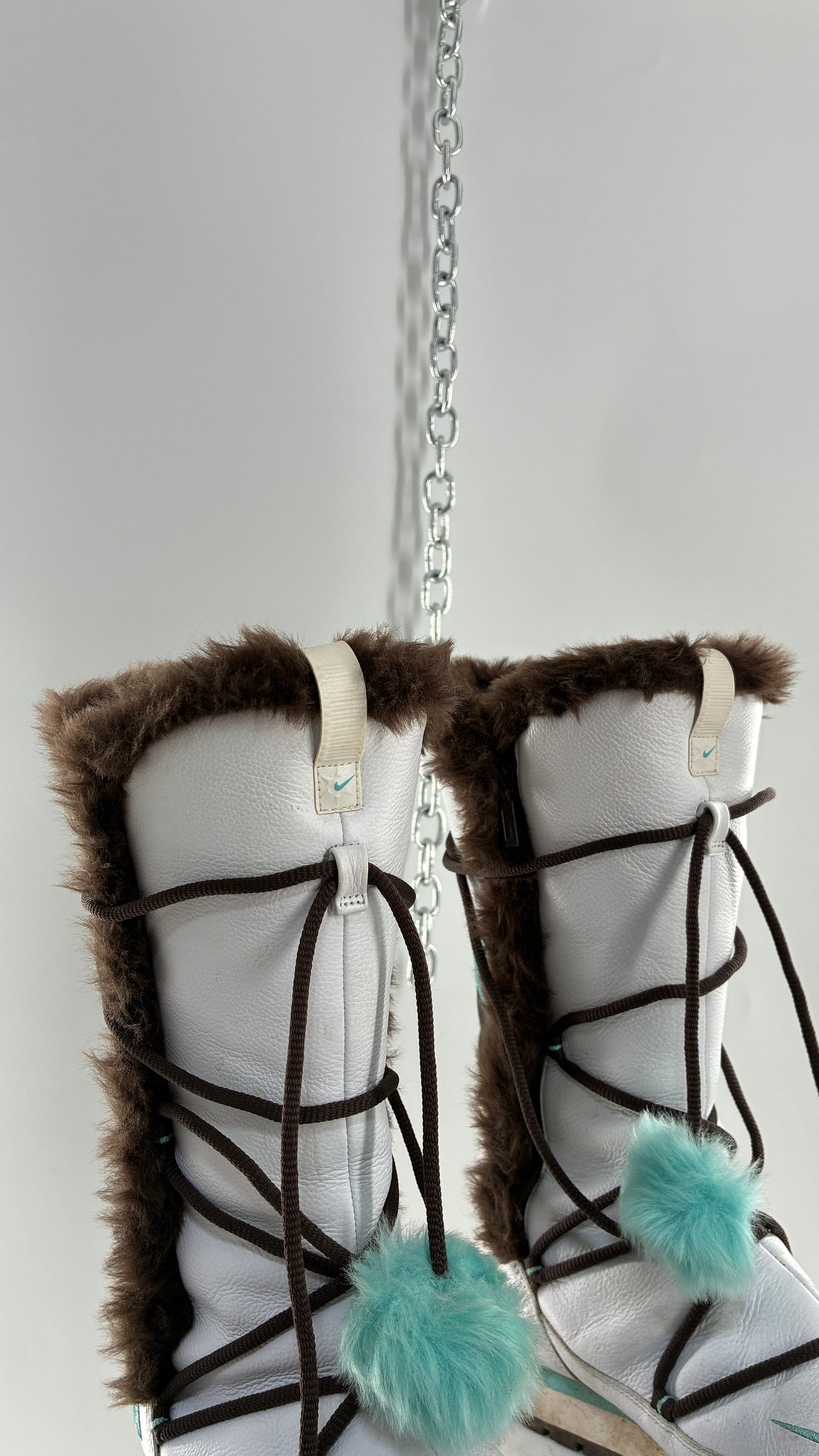 Vintage NIKE Pom Pom Snow Style White Boots Lined with Brown Fur, Turquoise Details (9)