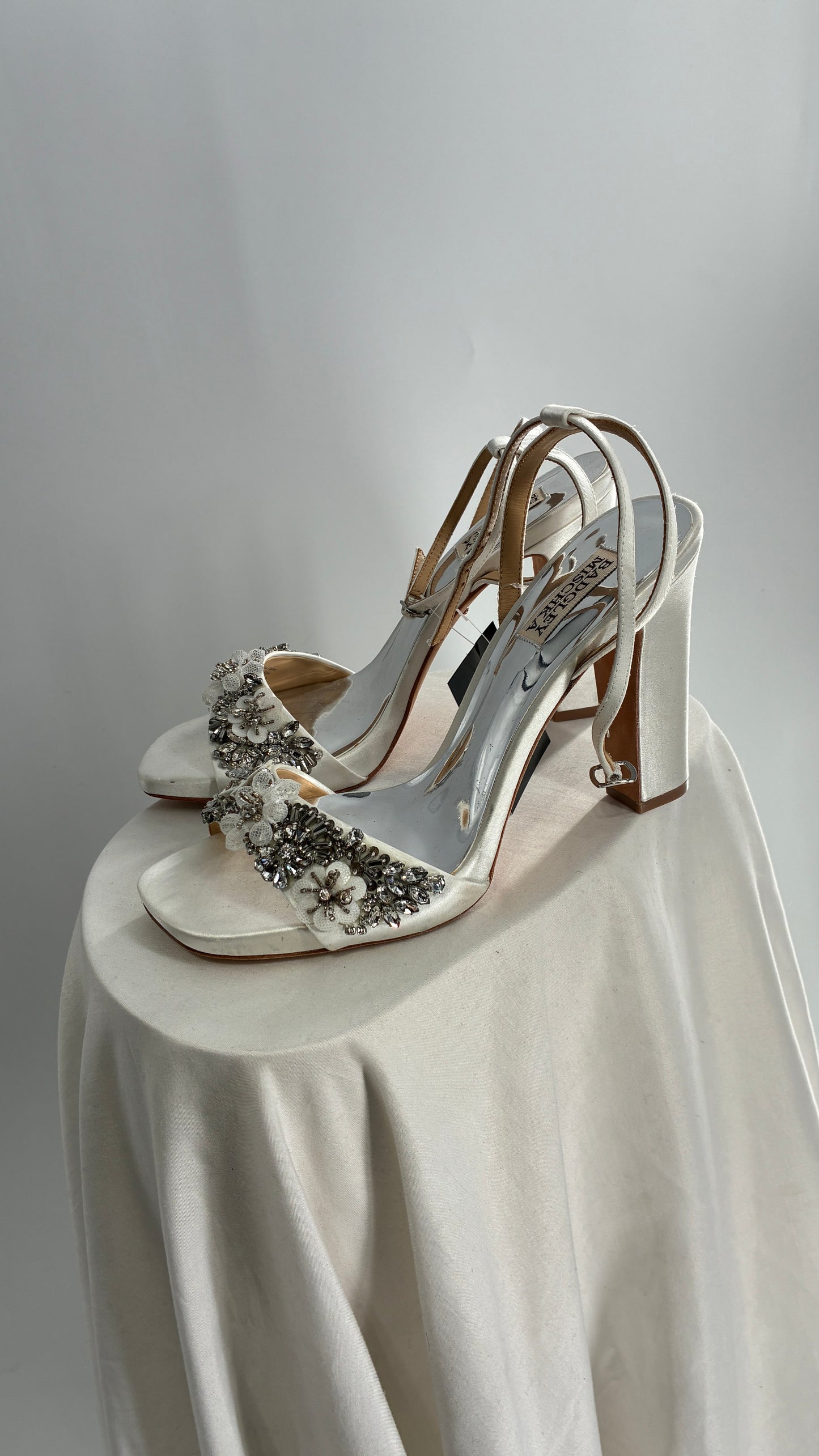BADGLEY MISCHKA White Square Toe Embellished Florals Heels (9.5)