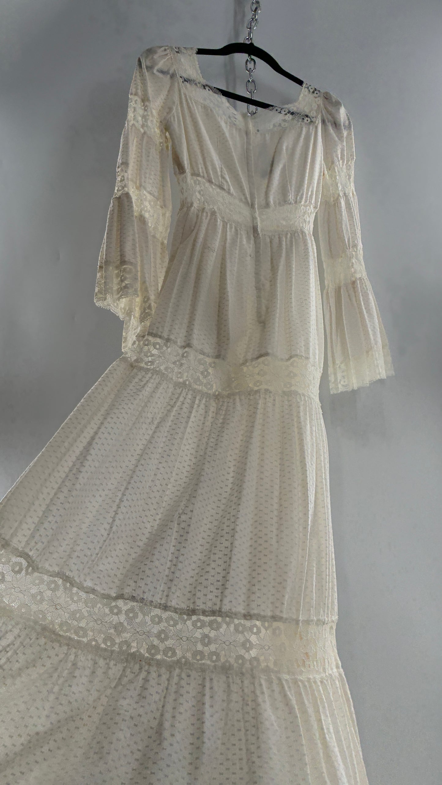 Vintage 1970s Off White Handmade Bell Sleeve Possible Wedding Gown (XS/Small)
