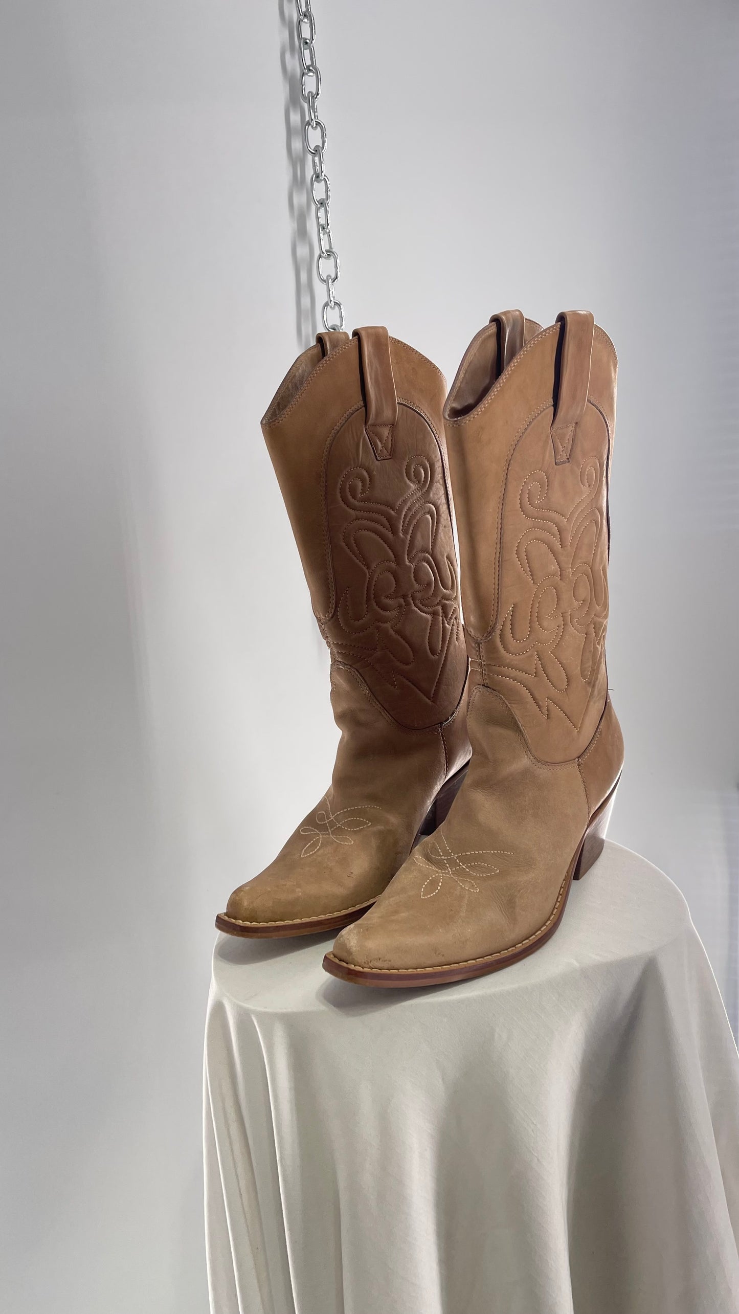 Vintage Xenny Penny Light Tan Embossed Cowboy Boots (9M)