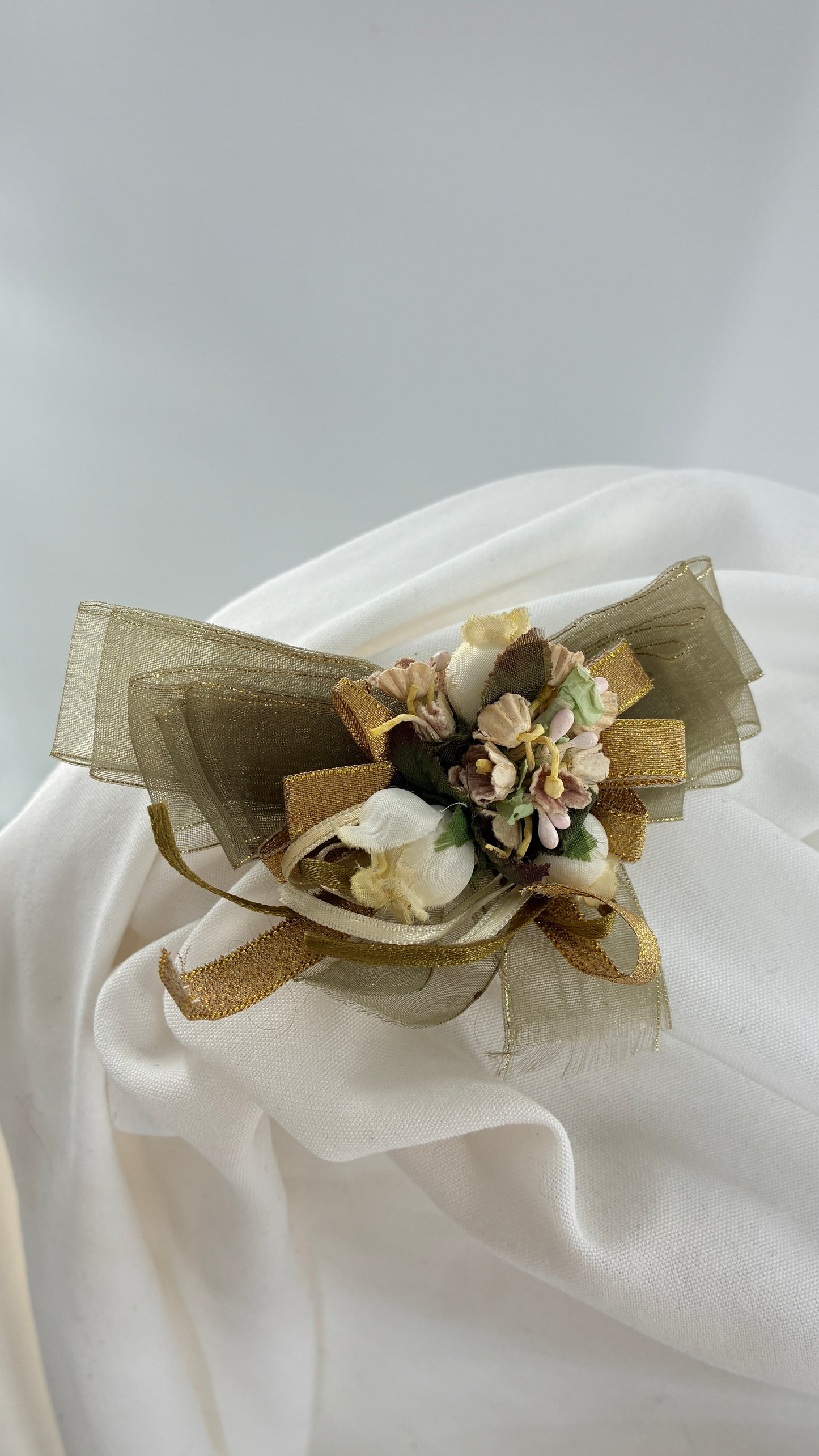 Vintage 1950s Ribbon Lace Floral Brooch  Pin