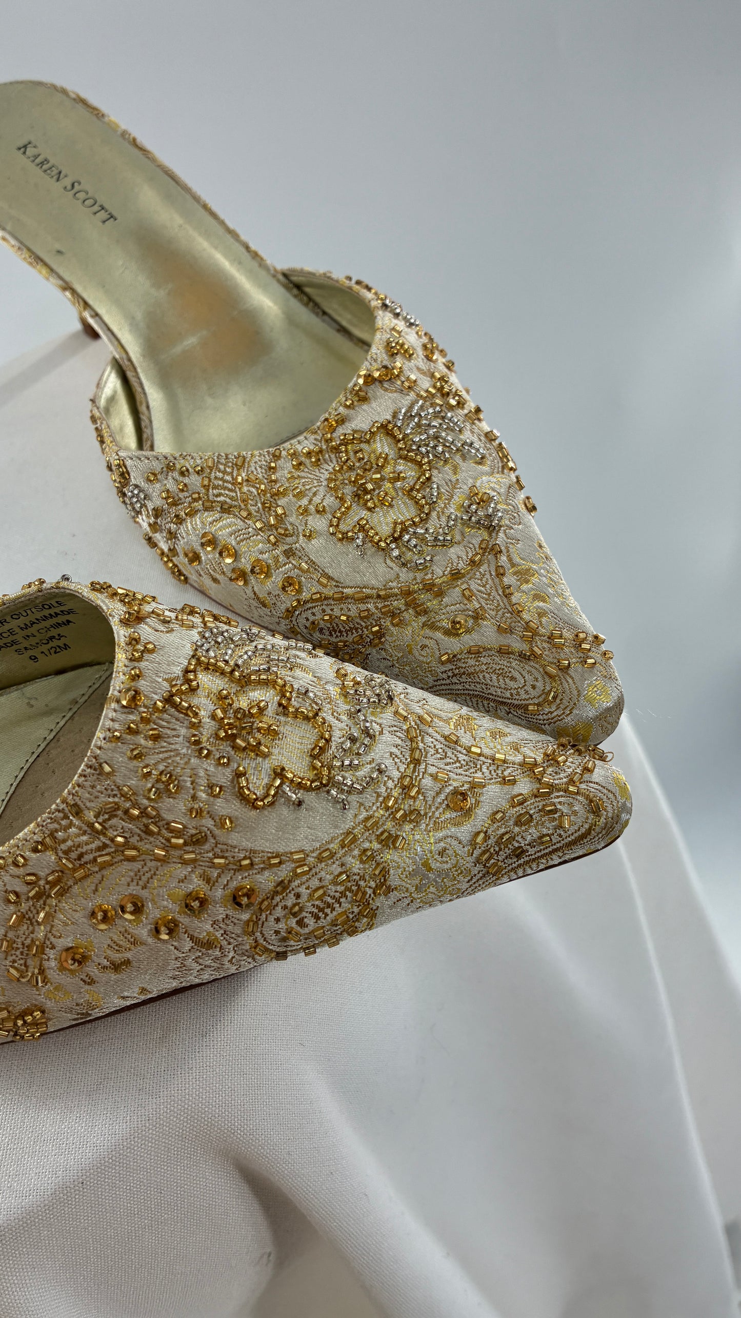 Vintage Karen Scott Samora Brocade Ivory and Gold Beaded Pointed Toe Kitten Heel (9.5)
