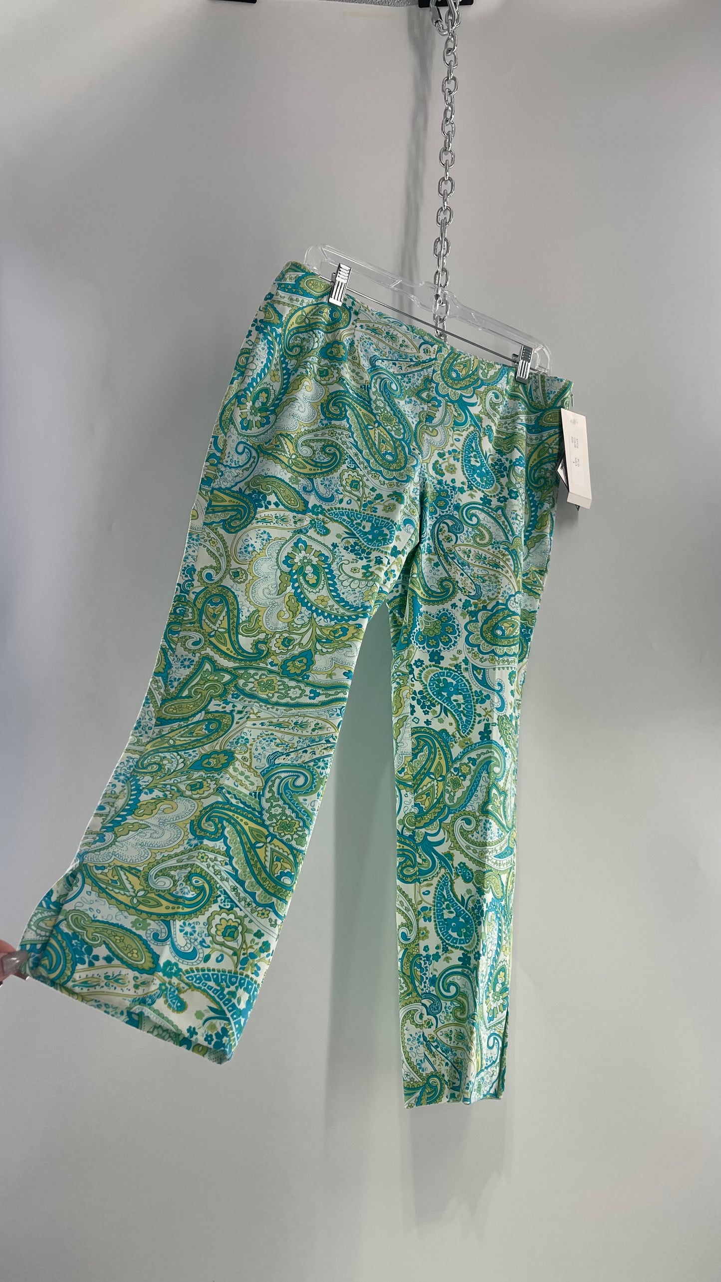 VINTAGE WOMYN Blue Green Paisley Patterned 1990s Capris with Tags Attached (12)