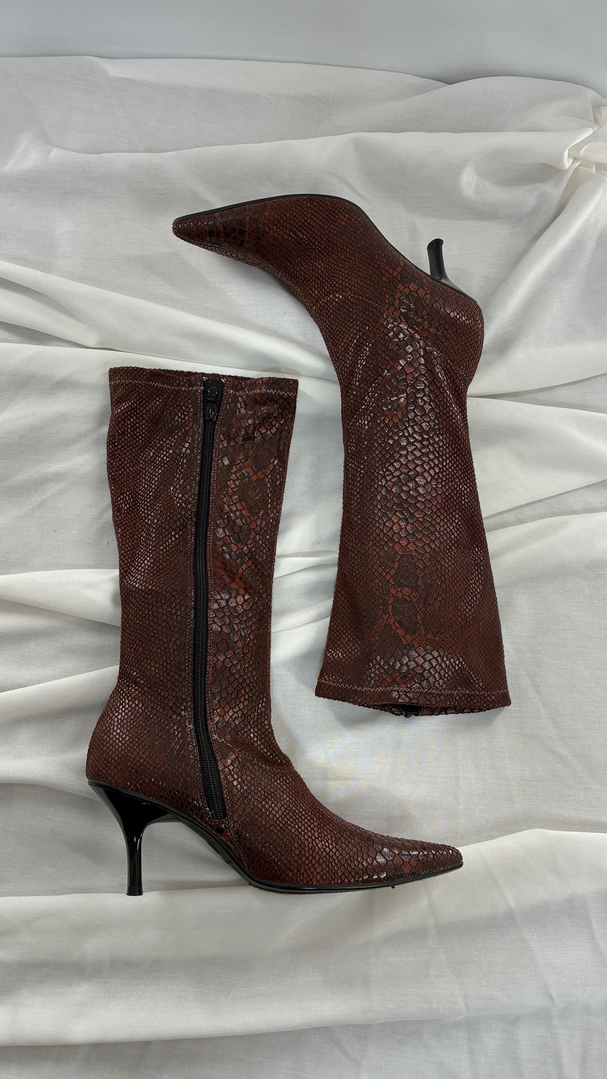 Vintage 1990s HIGHLIGHTS Snake Patterned Glossy, Pointed Toe, Heeled Boots (9)