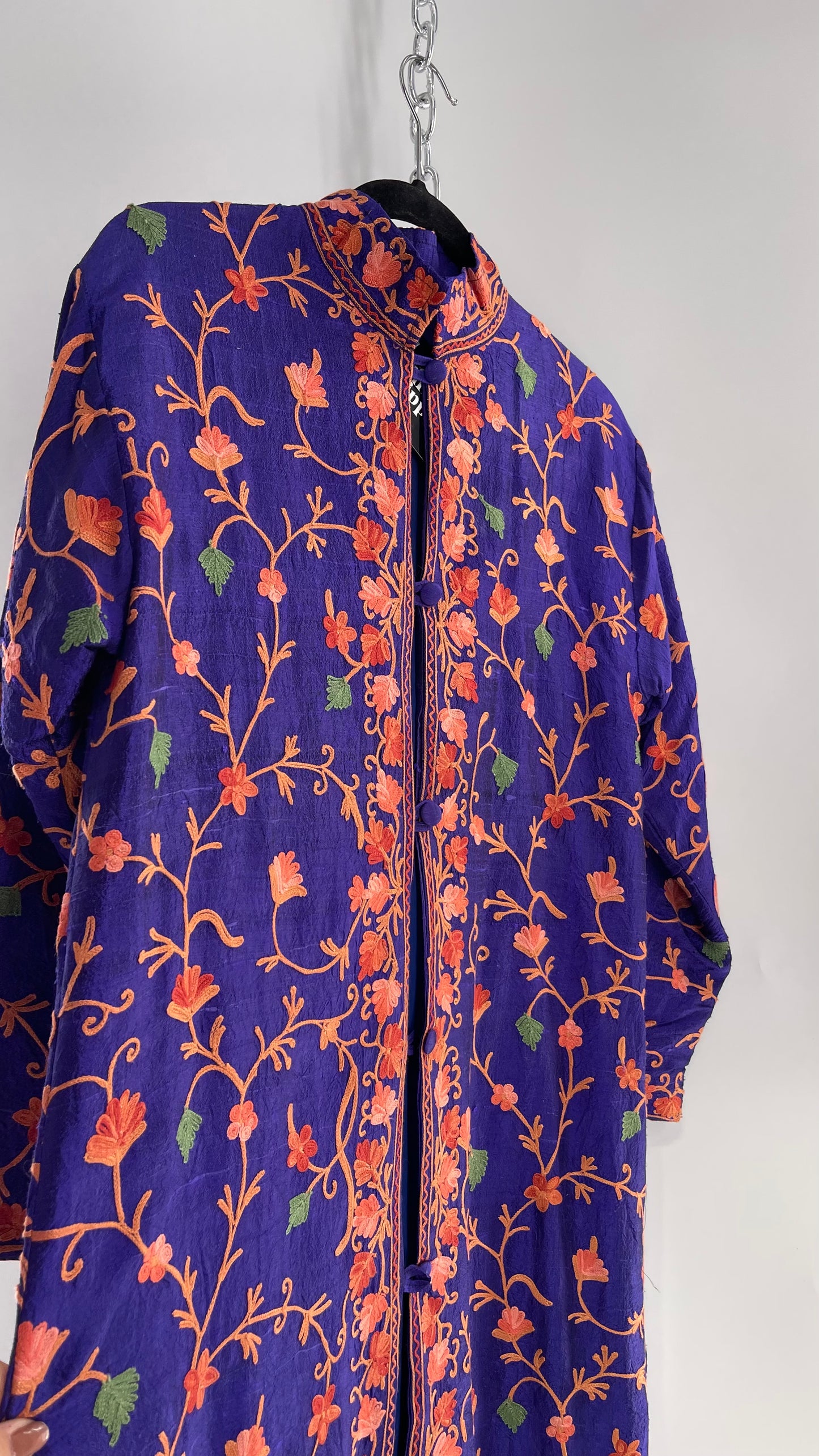 Vintage 1970s Indian Silk Long Purple Kashmiri Coat with Contrasting Embroidered Coral/Salmon Florals (S/M)