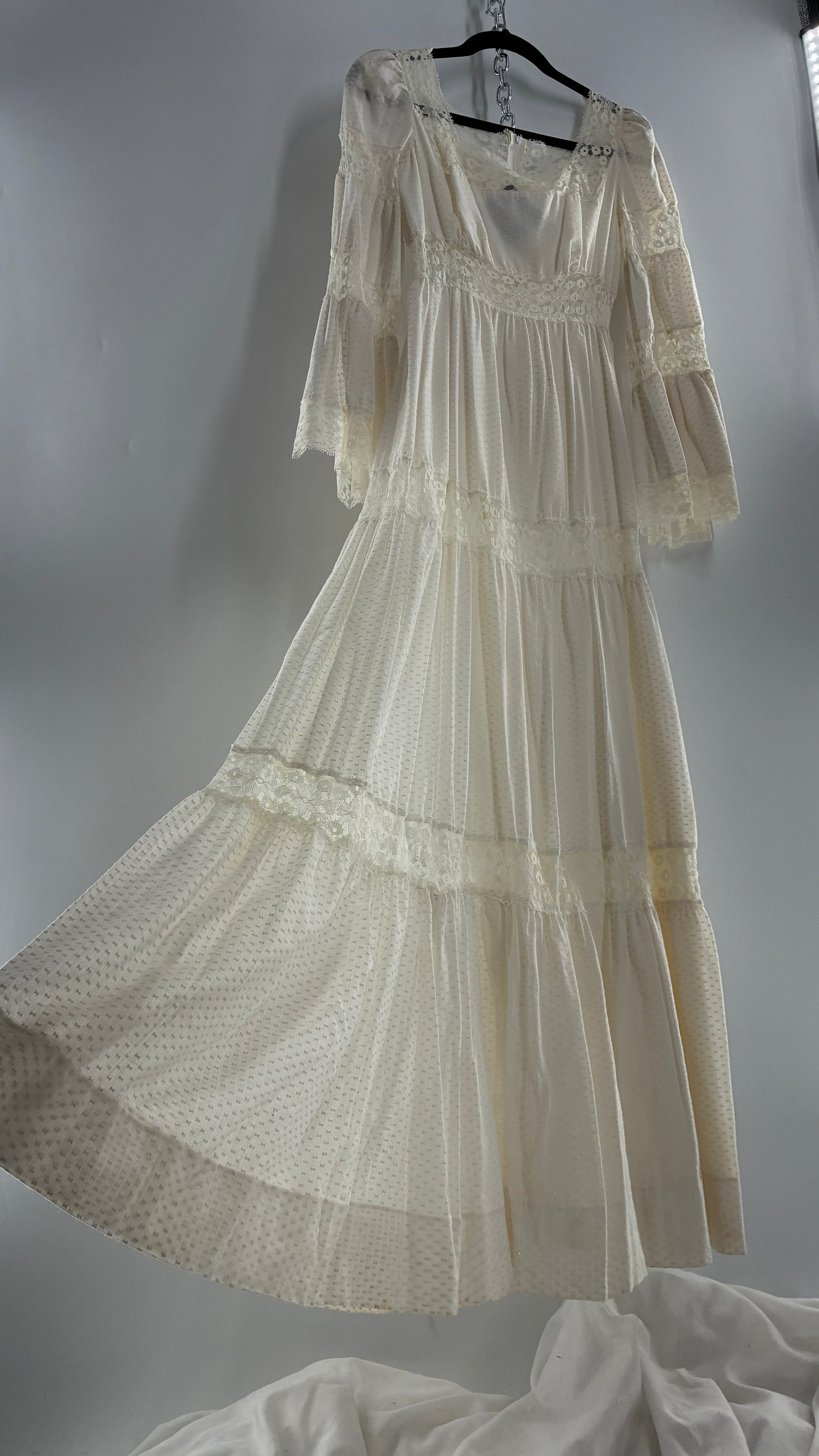 Vintage 1970s Off White Handmade Bell Sleeve Possible Wedding Gown (XS/Small)