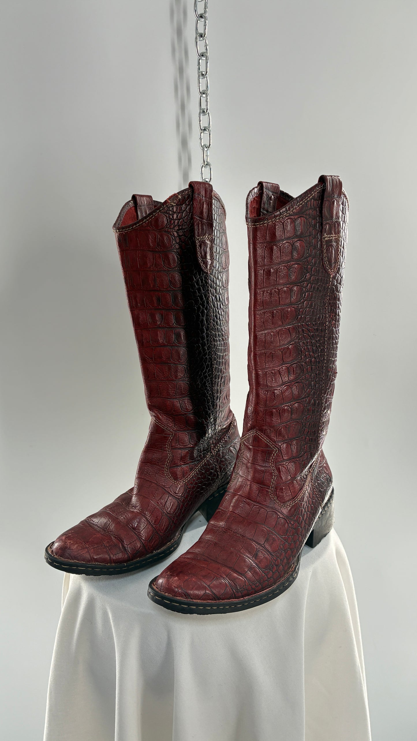 Vintage BORN Red Genuine Leather Crocodile Embossed Pointed Toe Boots (8.5)