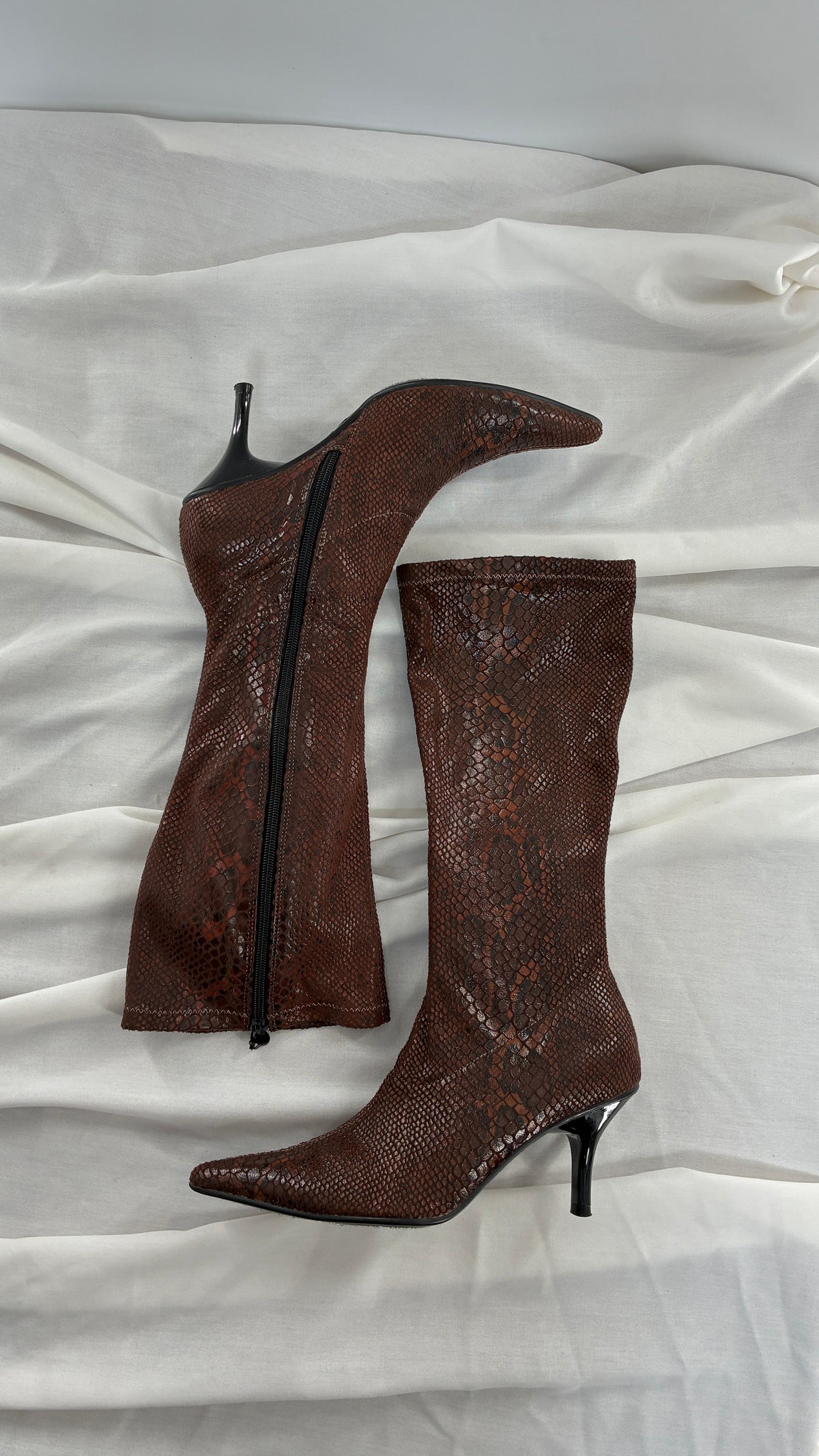 Vintage 1990s HIGHLIGHTS Snake Patterned Glossy, Pointed Toe, Heeled Boots (9)