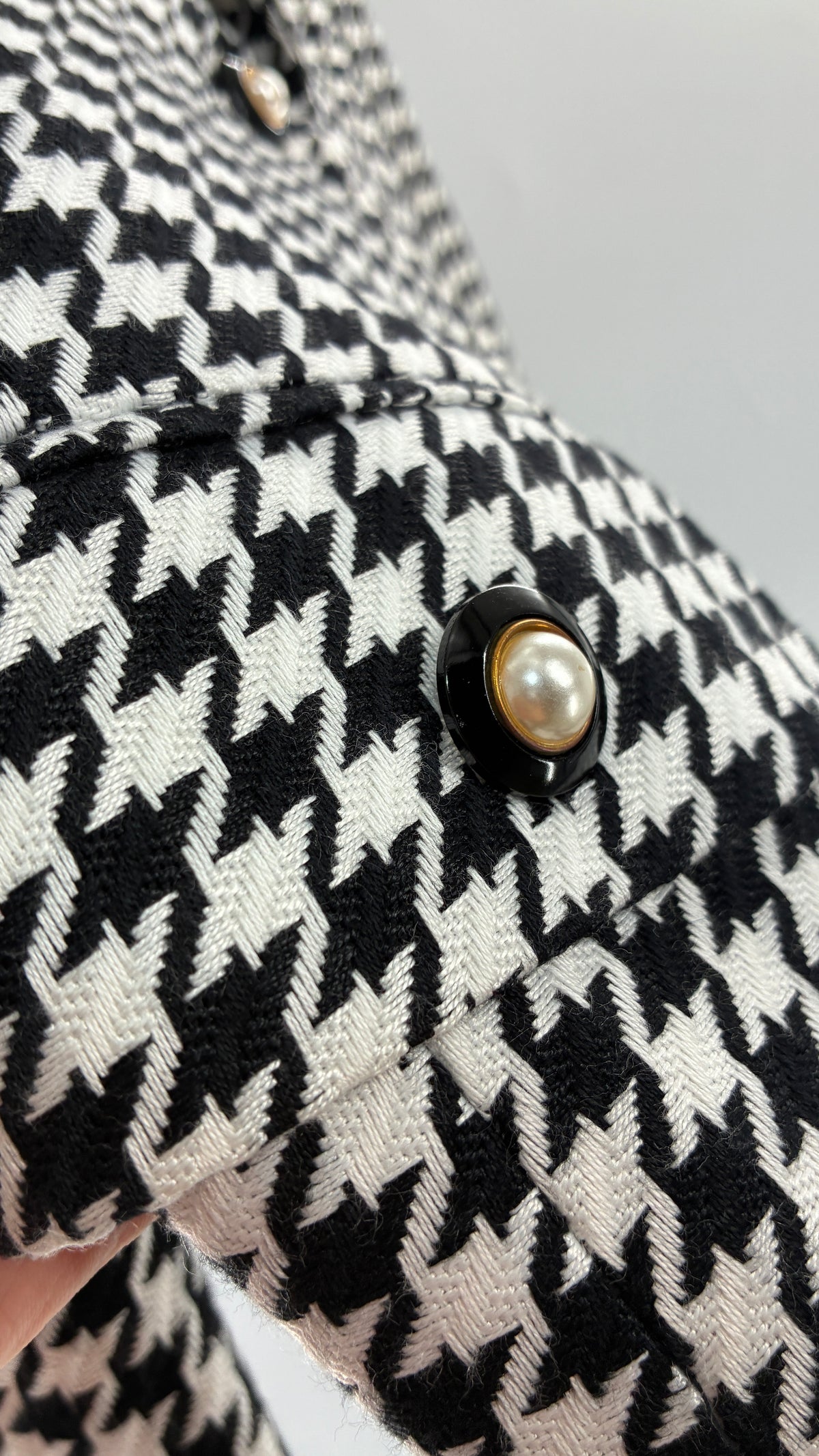 Vintage KASPER for ASL Knit Houndstooth Blazer with Gold Brooch and Pearlescent Buttons(4 Petite)