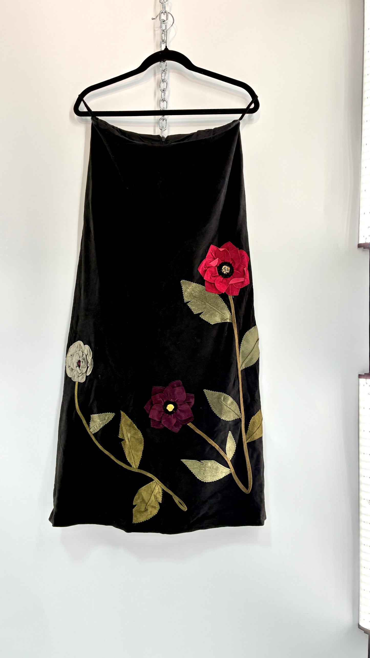 Vintage NEW YORK KAREN GRONER GROWN BEANS Black Leather Skirt with Appliqué Flowers (Small)