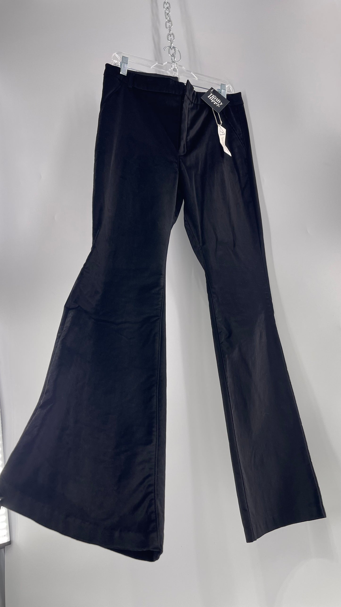 BLANK NYC Black Velvet Kick Flares (31) tá