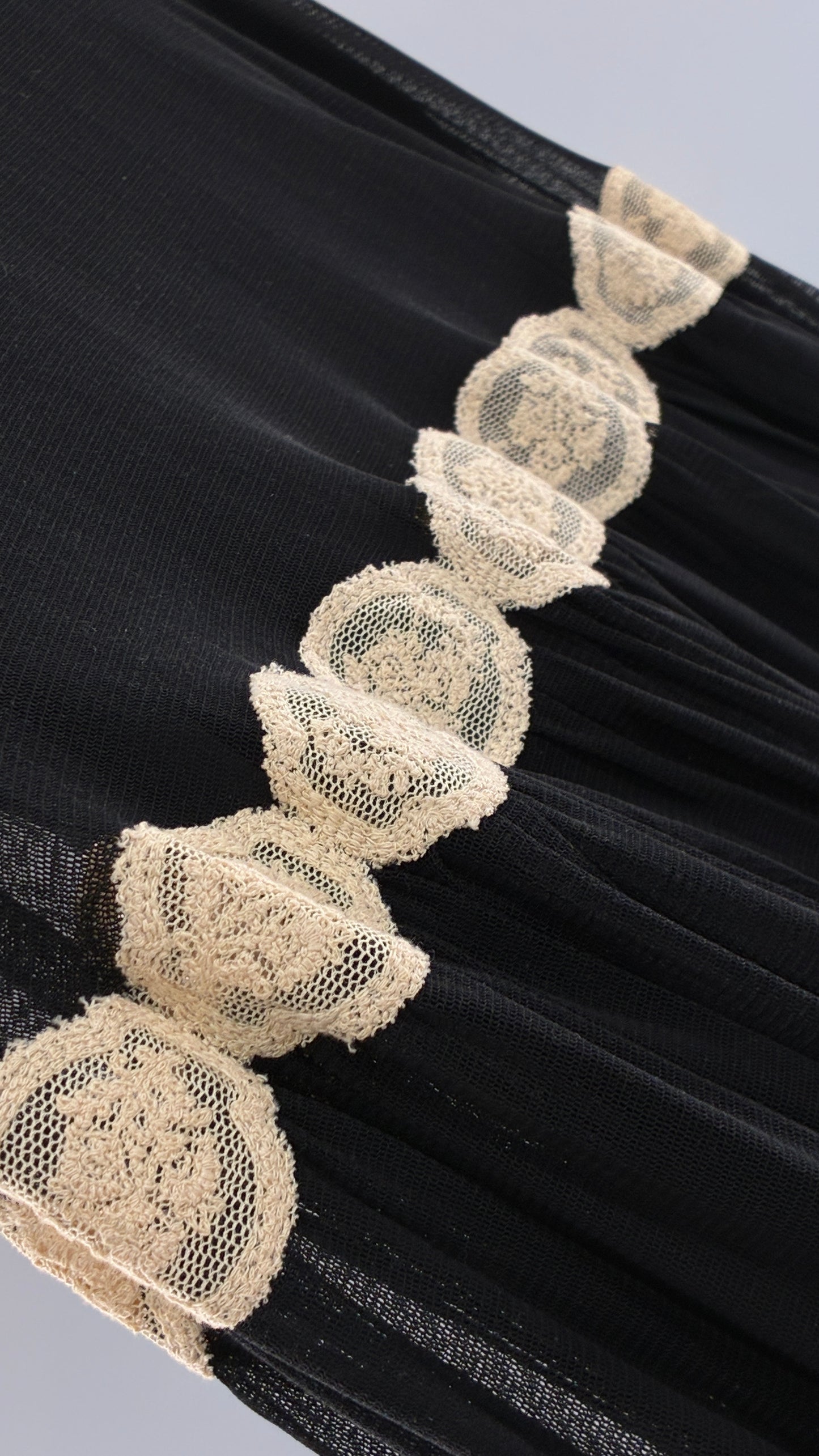 Deadstock MAXSTUDIO 100% Silk Black Skirt with Lace Trim (Small)
