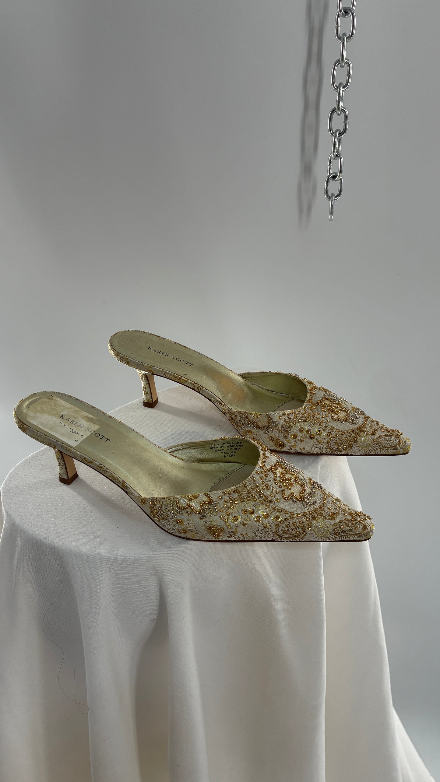 Vintage Karen Scott Samora Brocade Ivory and Gold Beaded Pointed Toe Kitten Heel (9.5)